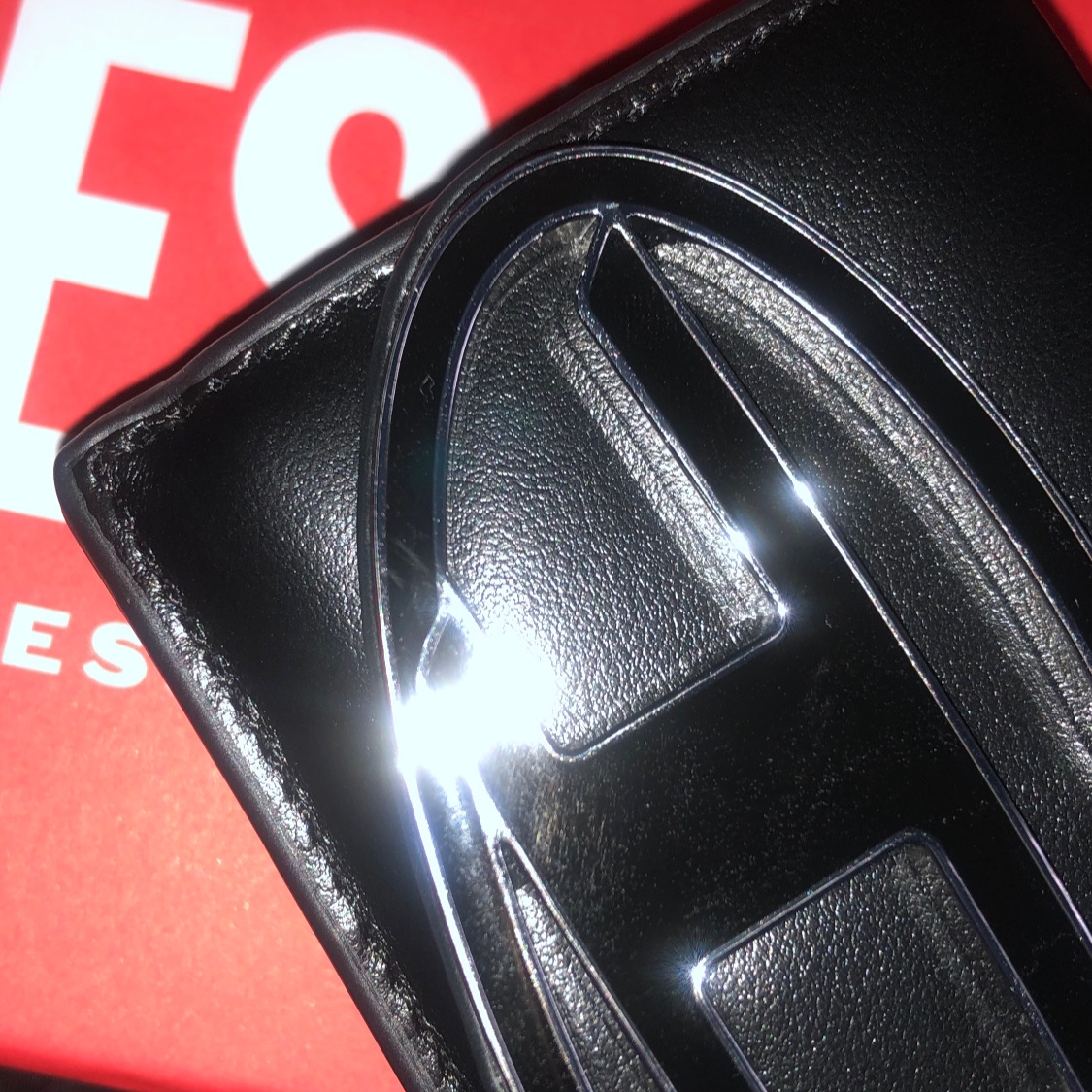 Diesel 1DR Tri-Fold Coin XS li Wallet Black 착용 스타일