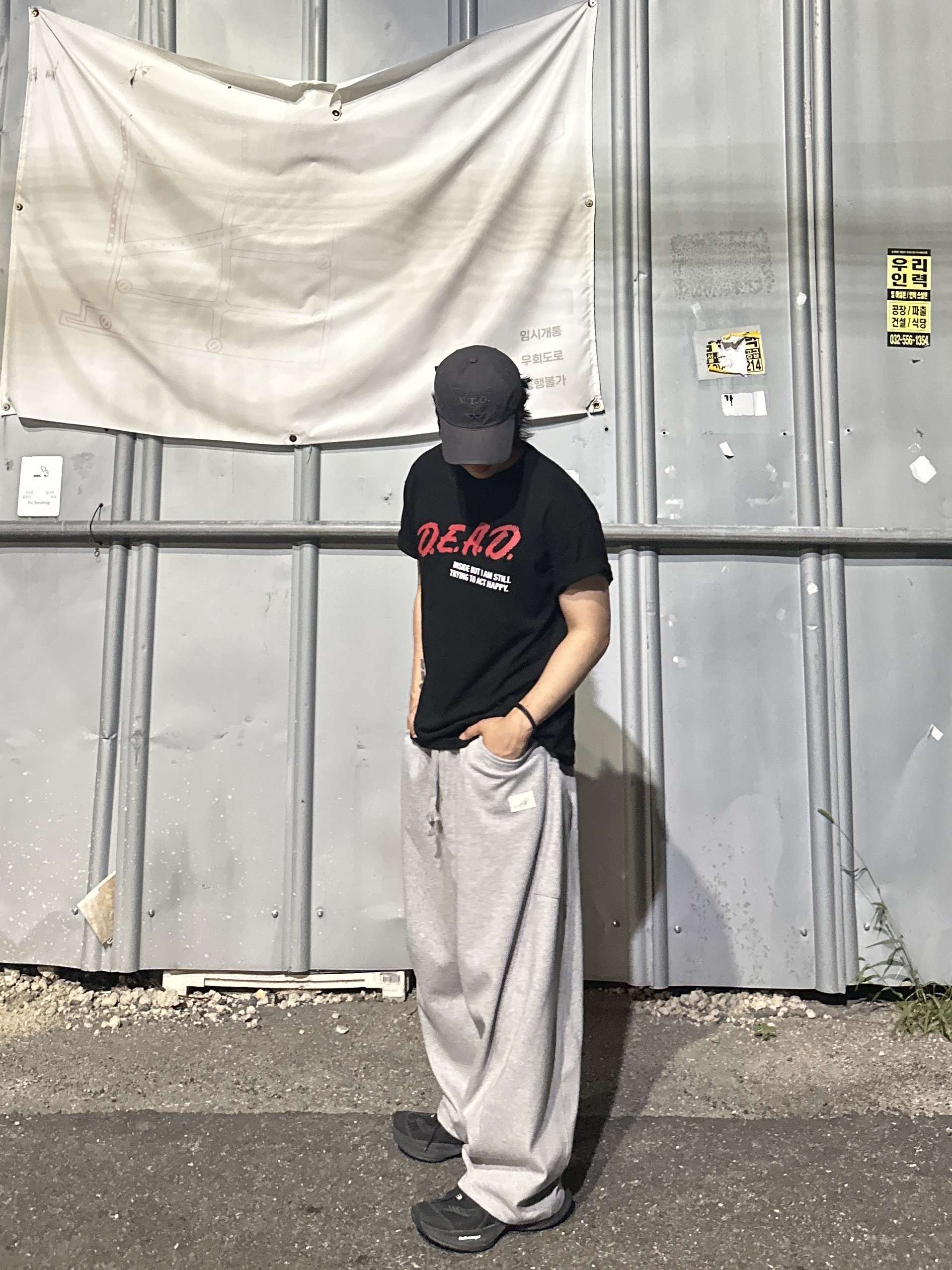 Balenciaga Circuit Sneaker Black, Project G/R Membership Meme D.E.A.D T-Shirt Black 착용 스타일 - 1