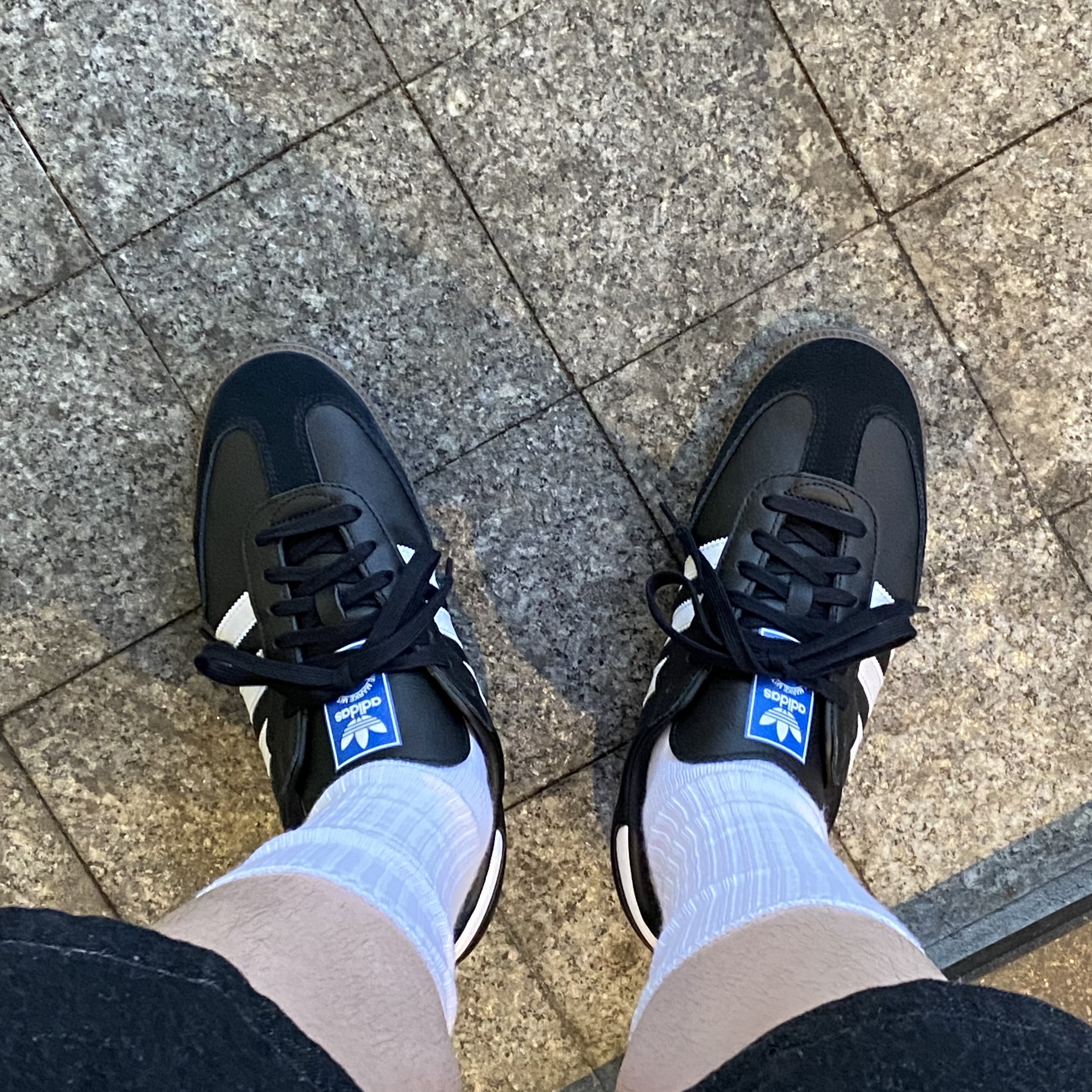 Adidas Samba OG Black White Gum, Supreme Webbing Keychain Yellow Camo - 23SS 착용 스타일 - 9