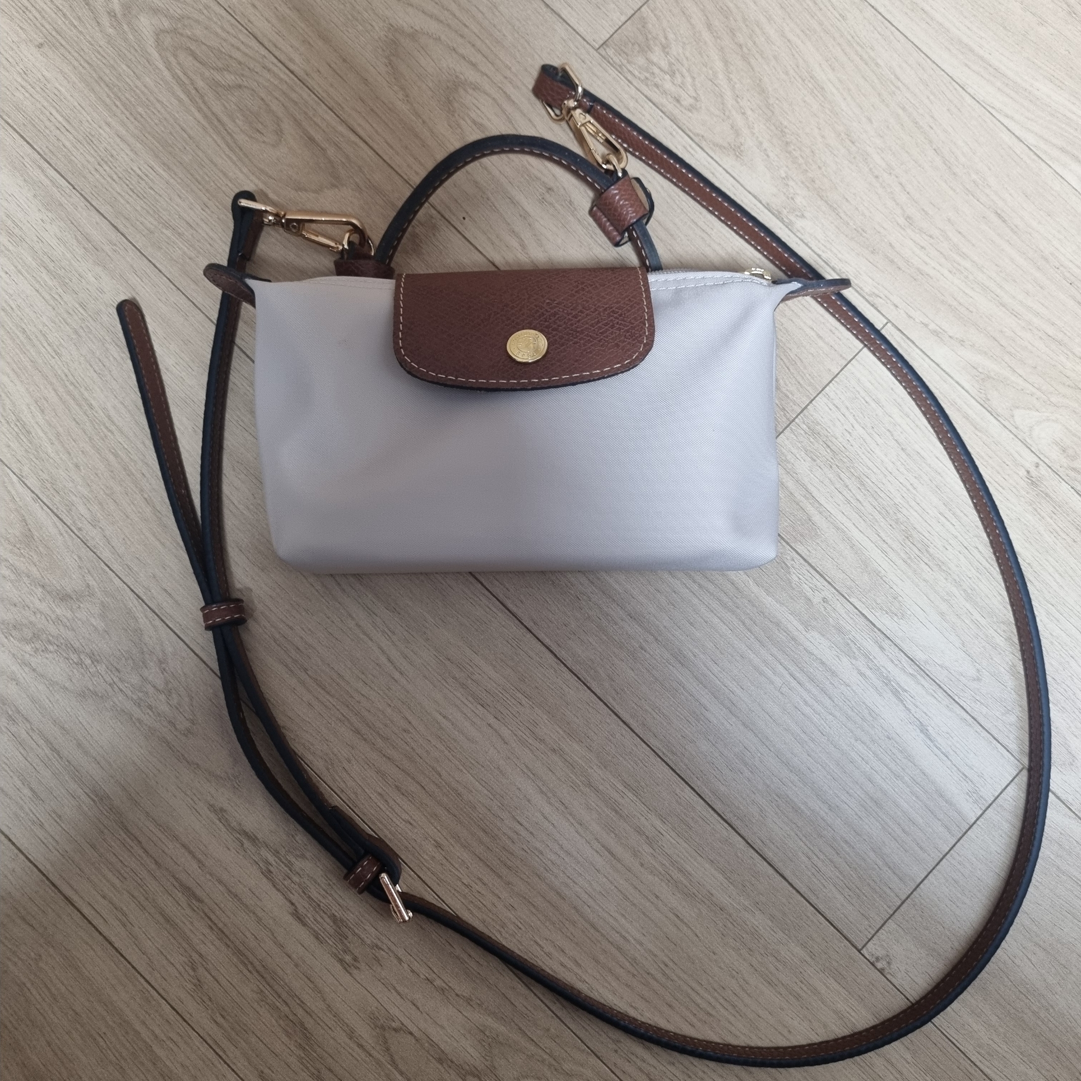 Longchamp Le Pliage Original Handle Pouch Paper 착용 스타일