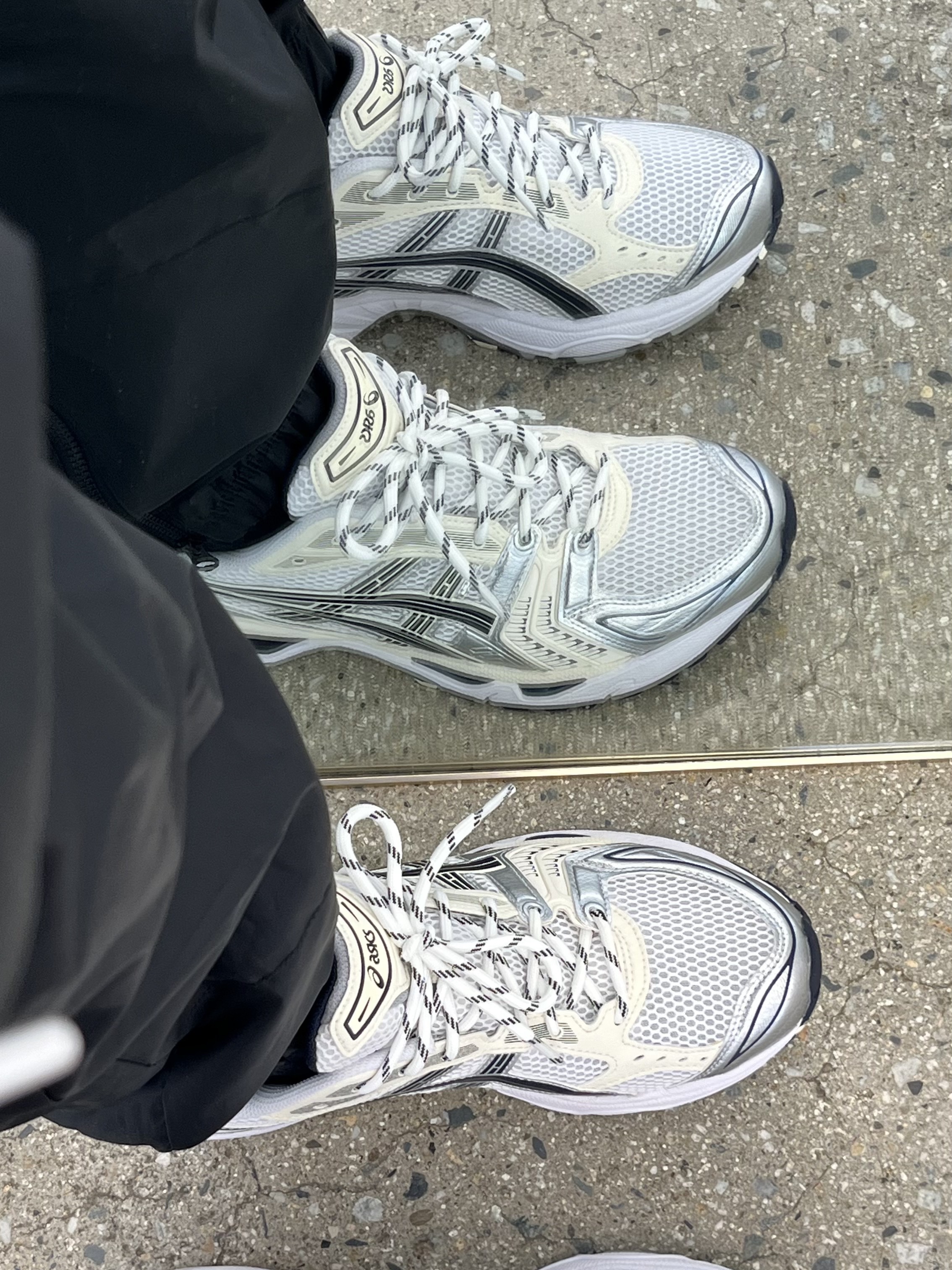 (W) Asics Gel-Kayano 14 White Midnight 착용 스타일