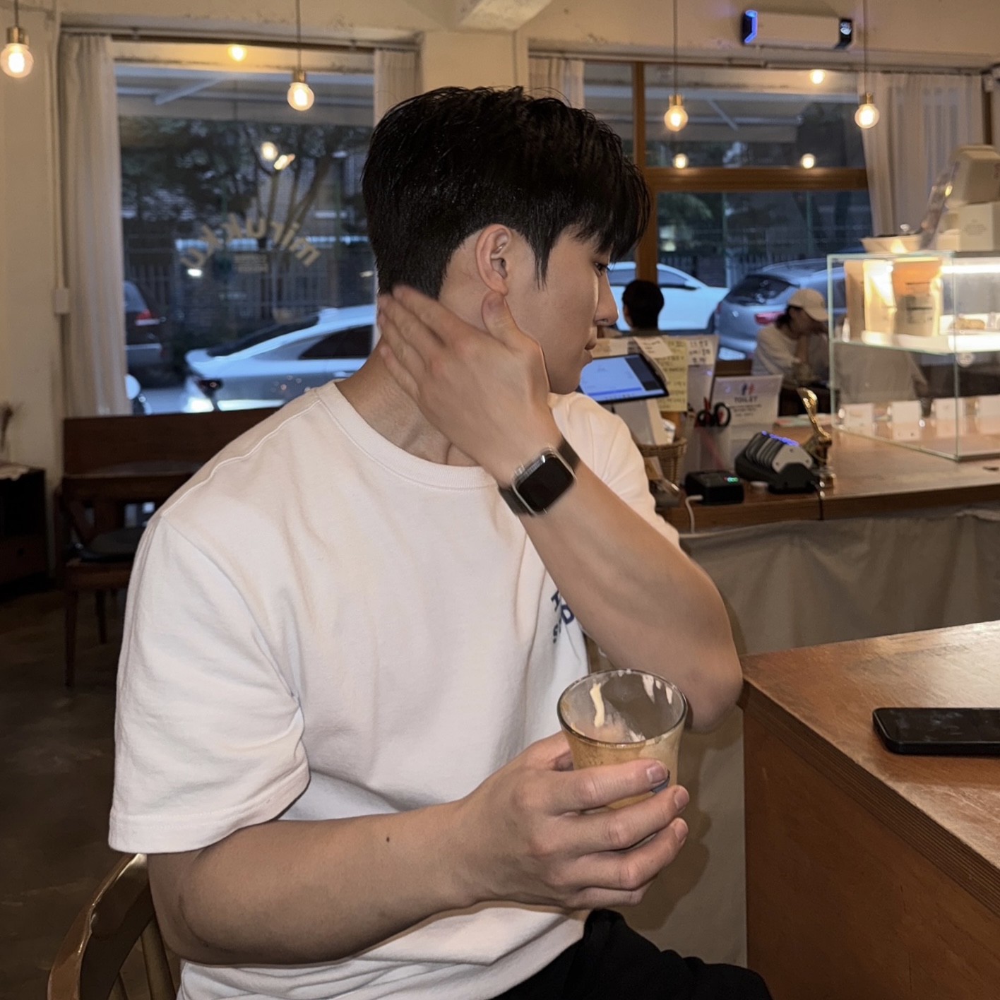 IAB Studio T-Shirt White Navy - 22FW, IAB Studio 10th Anniversary T-Shirt White 착용 스타일 - 3