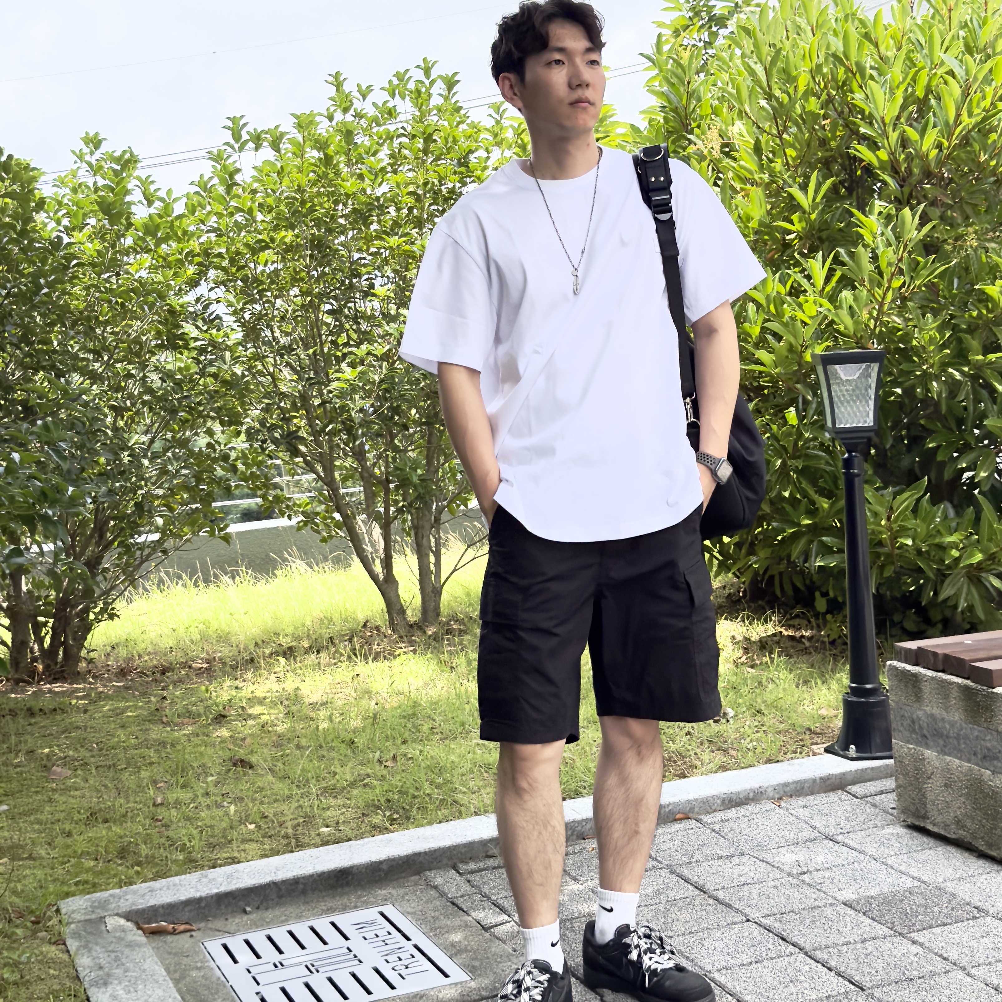 Jordan 1 x Travis Scott Retro Low OG SP Black Phantom, Wooyoungmi Flower Print T-Shirt White - 24SS 착용 스타일 - 1