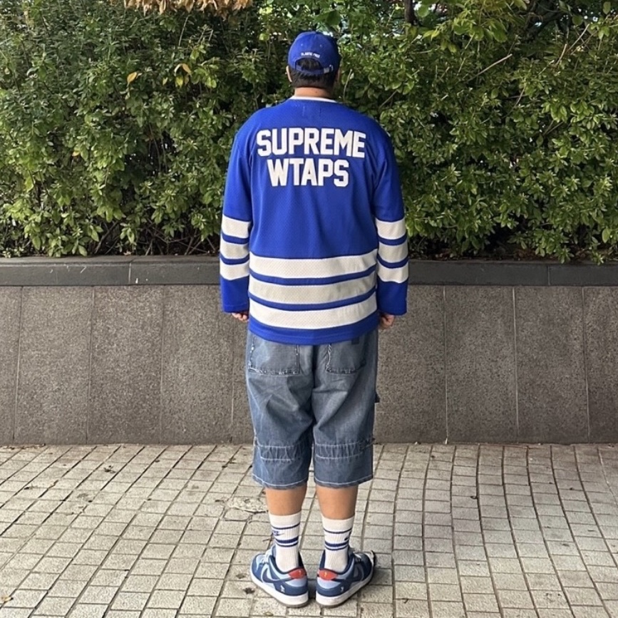 Supreme x WTAPS Mitchell & Ness Hockey Jersey Blue - 21FW, Nike x Why So Sad? SB Dunk Low Pro Coastal Blue 착용 스타일 - 2