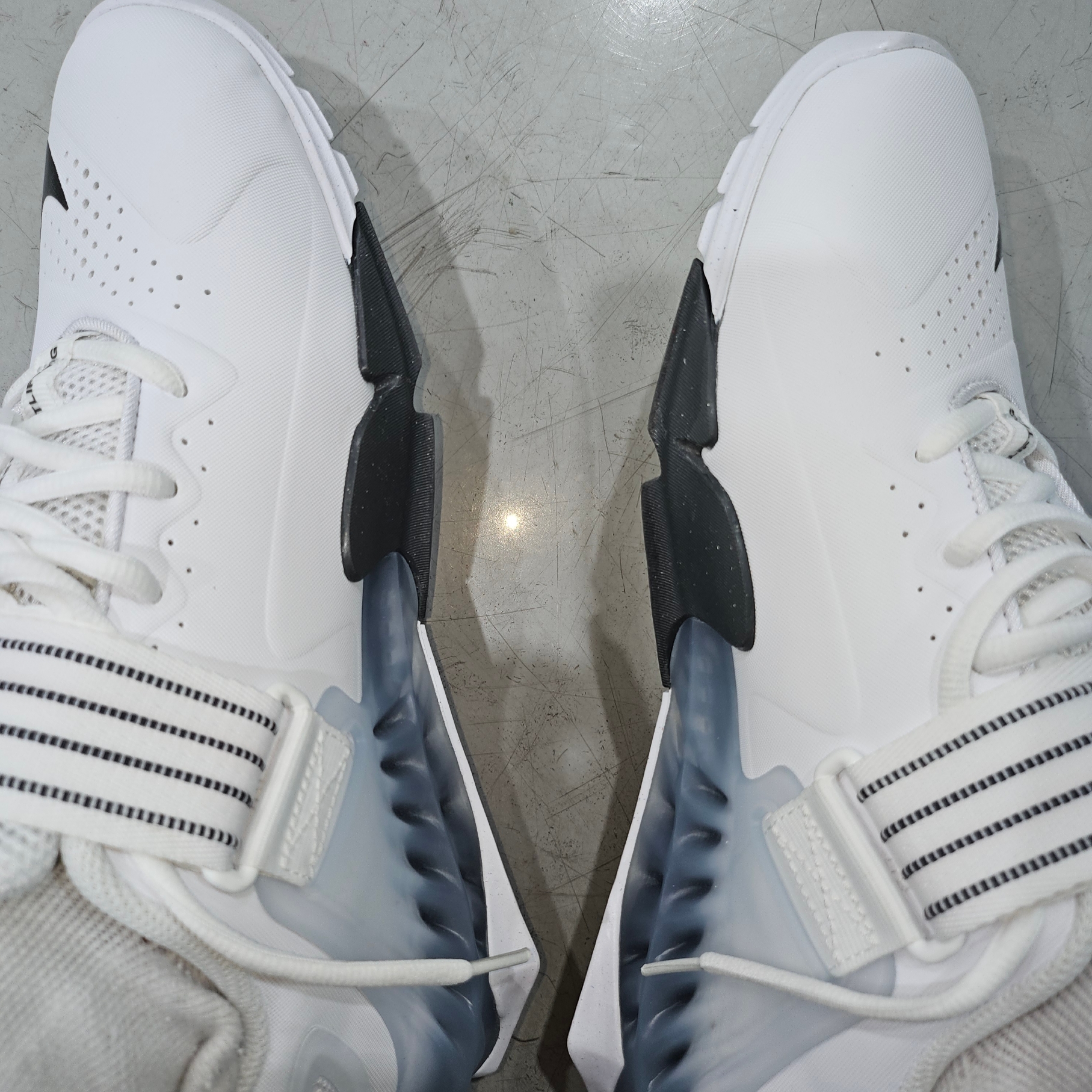 Nike Savaleos White Iron Grey 착용 스타일 - 2