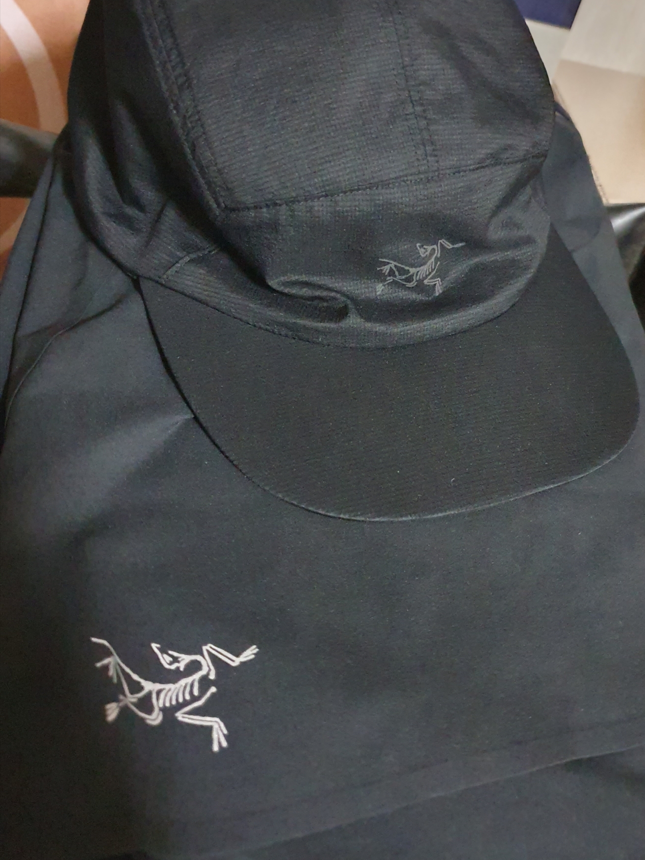 Arc'teryx Norvan Regular Brim Hat Black 착용 스타일
