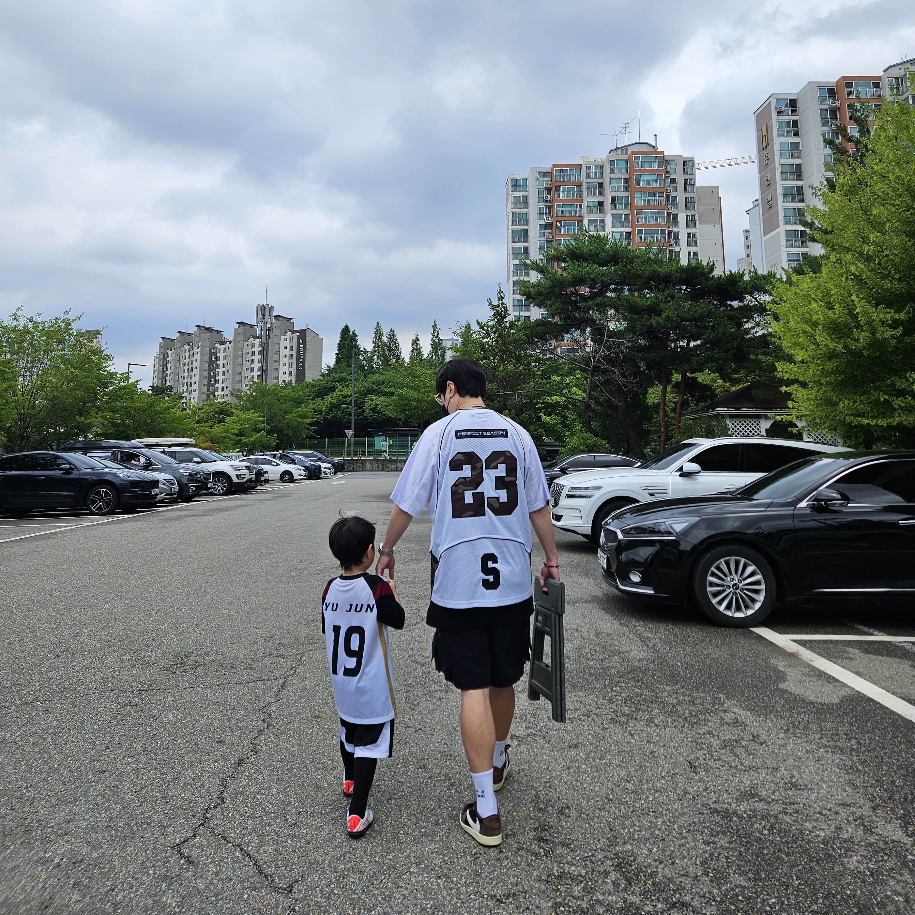 Supreme Perfect Season Football Jersey White - 23SS, Nike ACG Cargo Shorts Black - Asia 착용 스타일