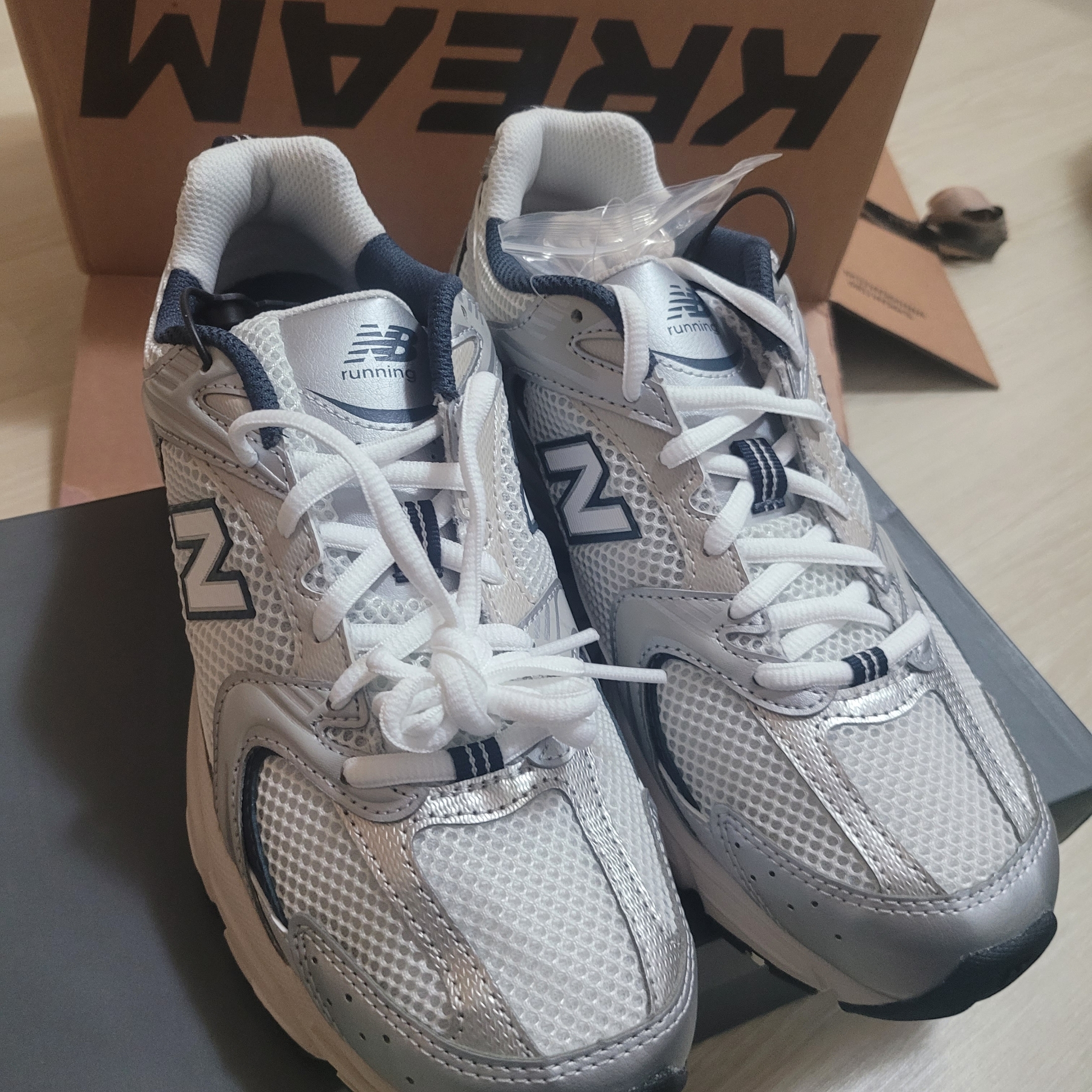 New Balance 530 Steel Grey 착용 스타일