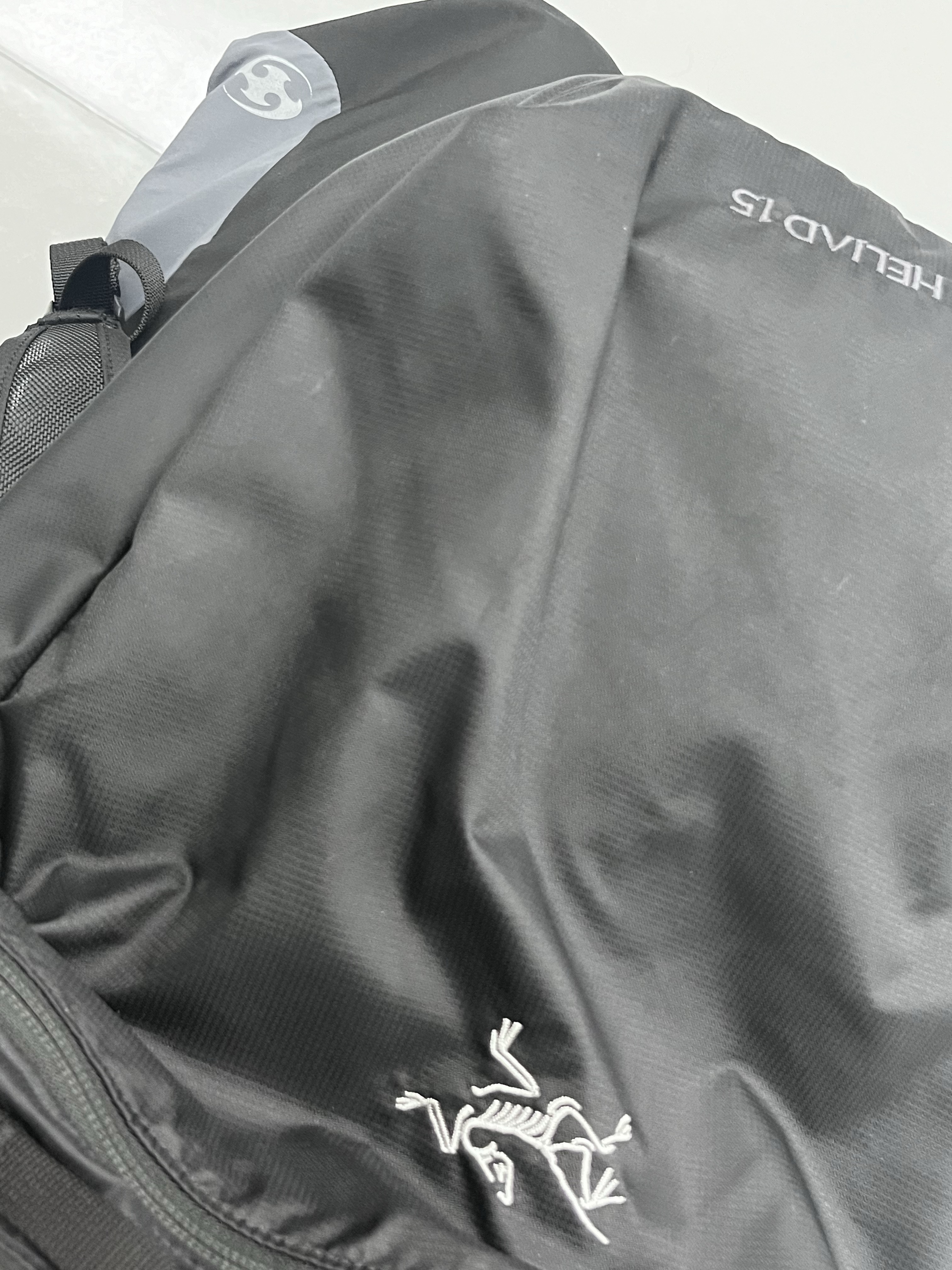 Arc'teryx Heliad 15 Backpack Black 착용 스타일