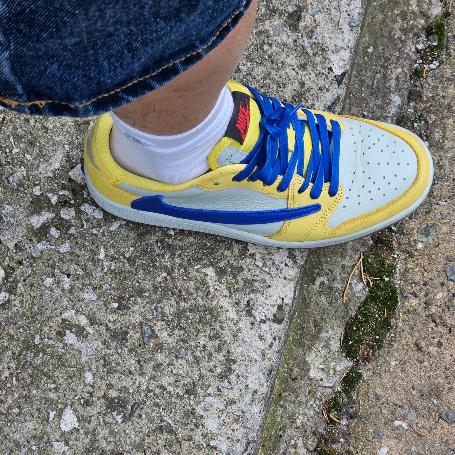 (W) Jordan 1 x Travis Scott Retro Low OG SP Canary 착용 스타일