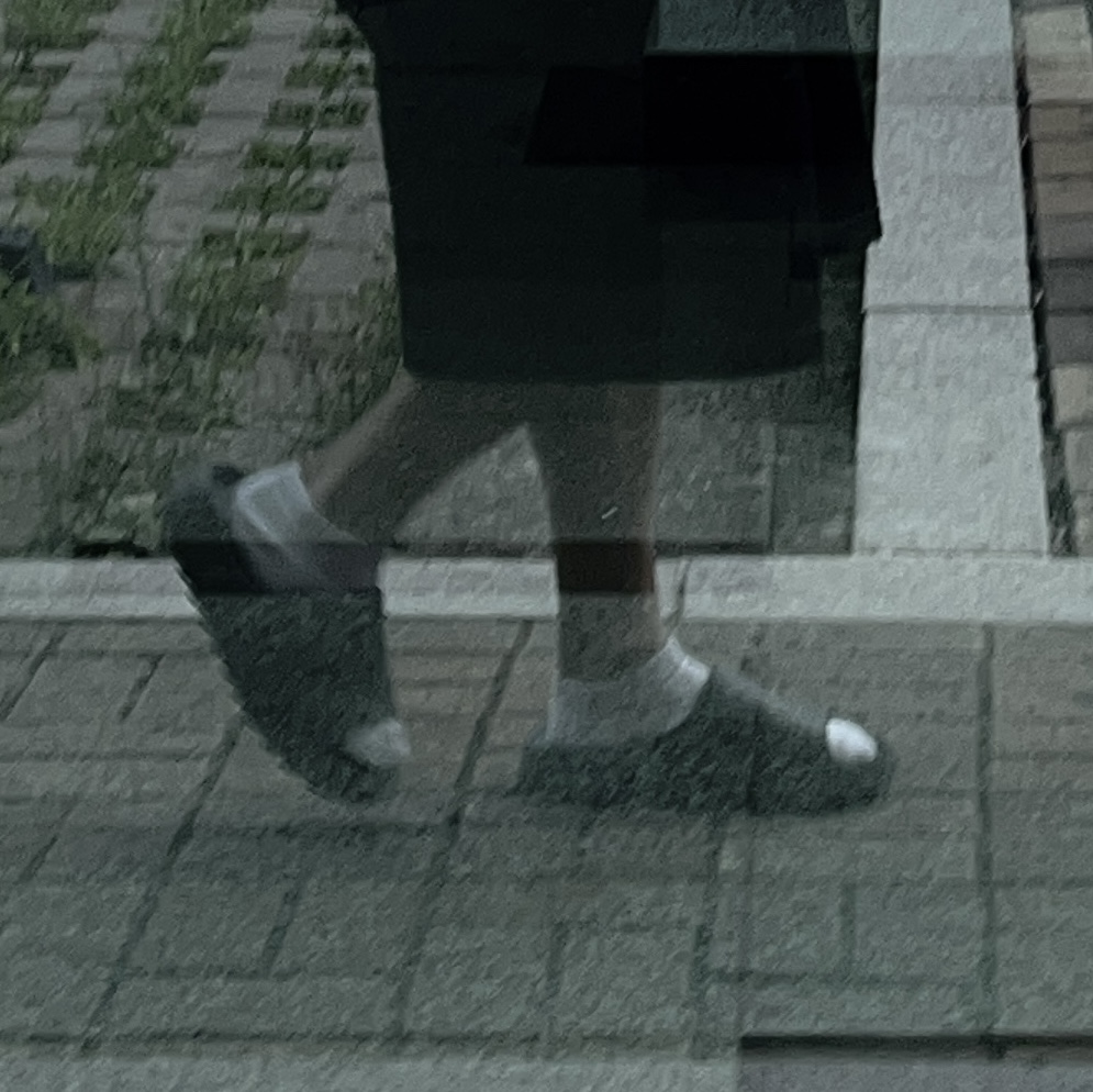 Adidas Yeezy Slide Slate Grey 착용 스타일