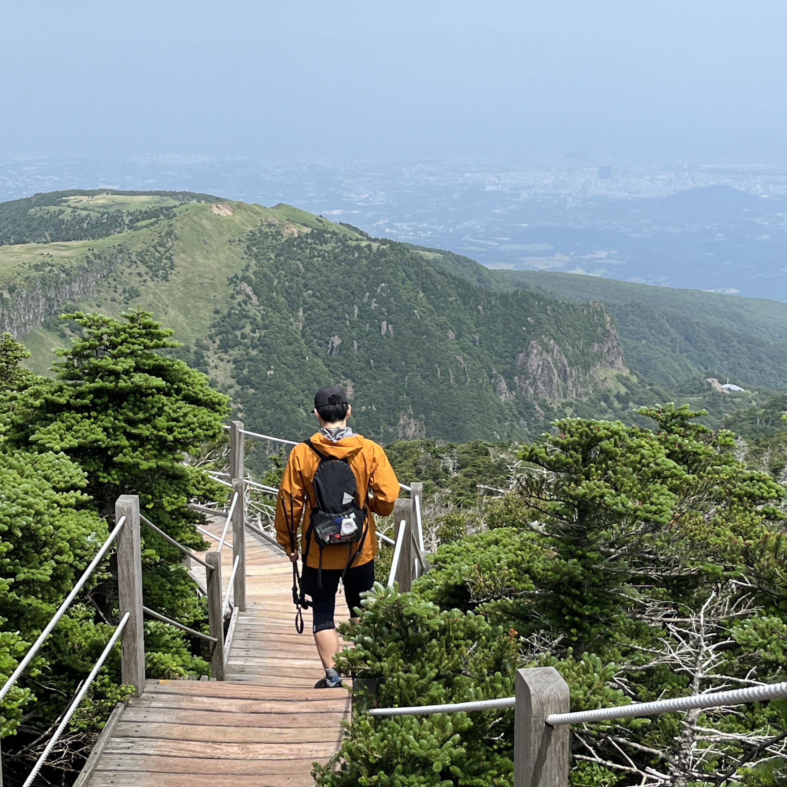 Hoka Anacapa 2 Low GTX Black, And Wander Ecopak 20L Daypack Off White 착용 스타일 - 2