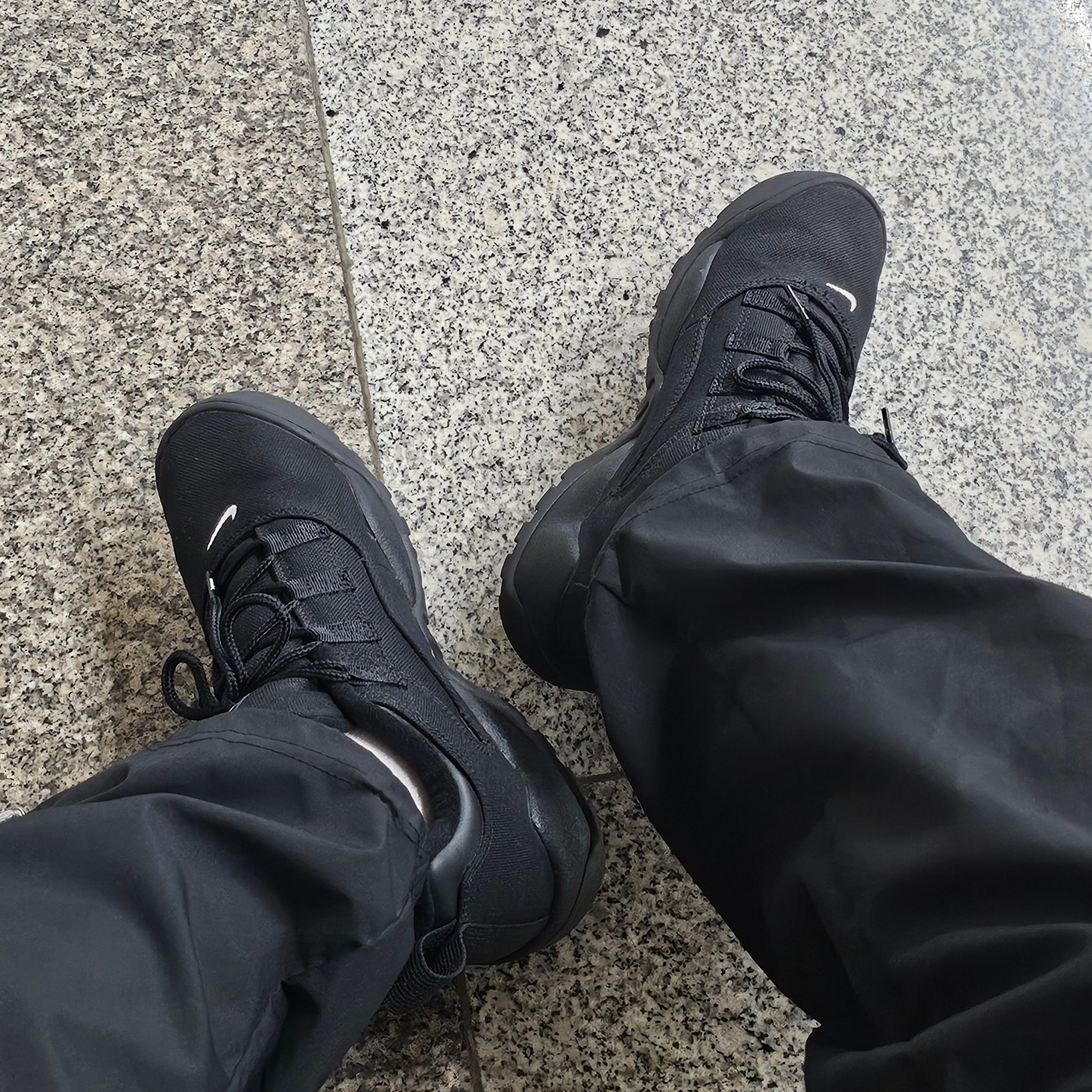 Nike x Supreme SB Darwin Low Black 착용 스타일