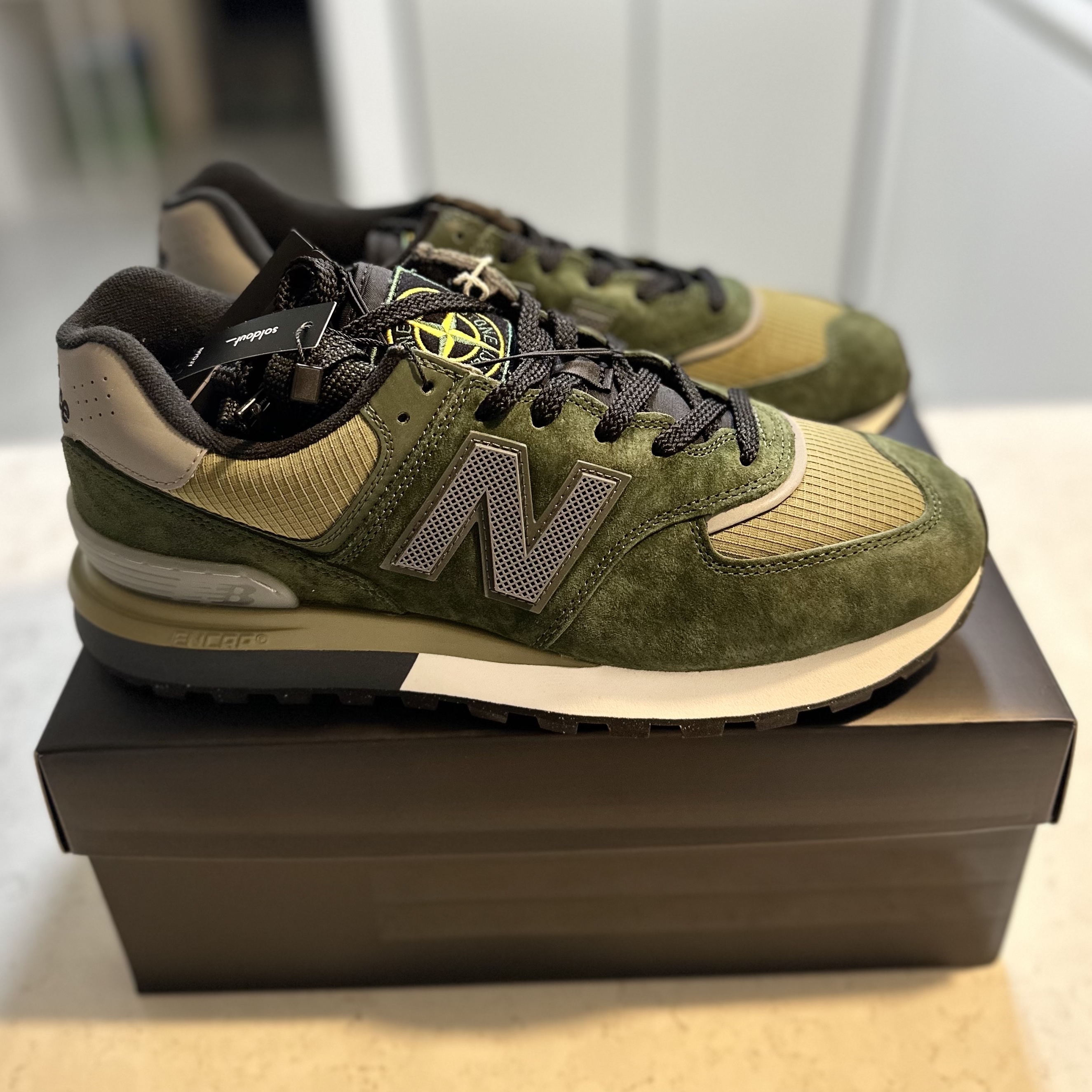 New Balance x Stone Island 574 Legacy Dark Green 착용 스타일 - 2
