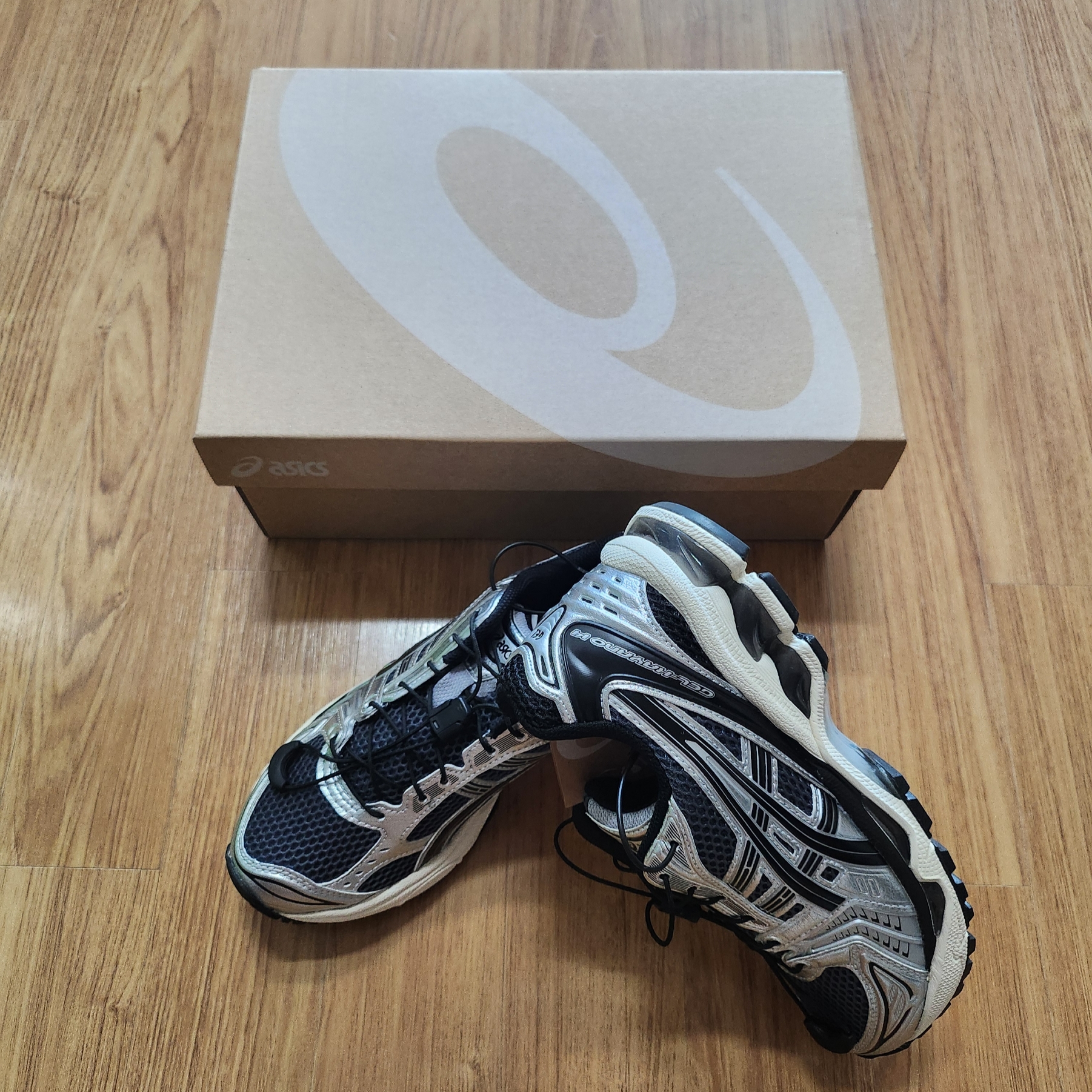 Asics Unlimited Gel-Kayano 14 Carrier Grey Black 착용 스타일