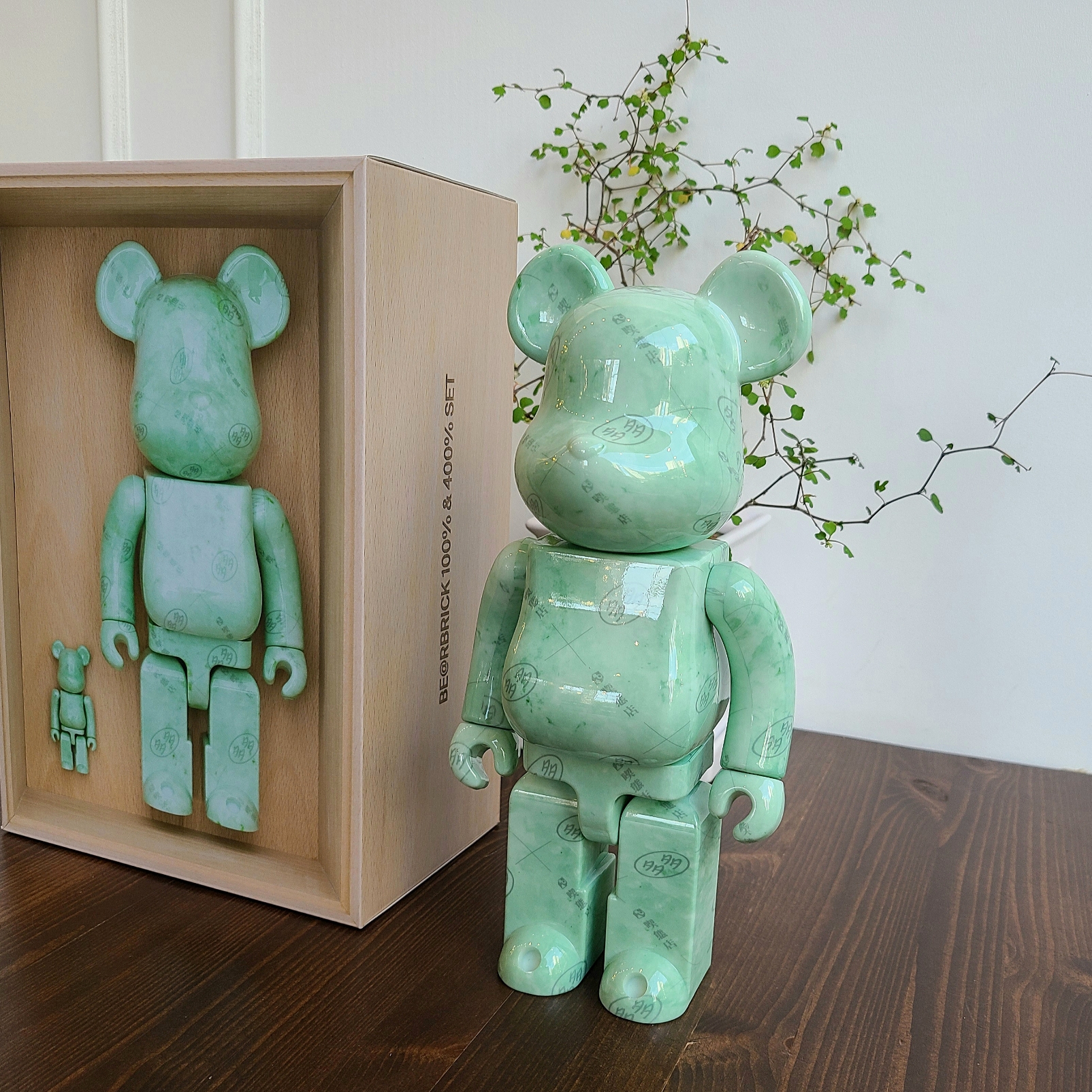 Bearbrick x Dada 100% & 400% Set 착용 스타일 - 1