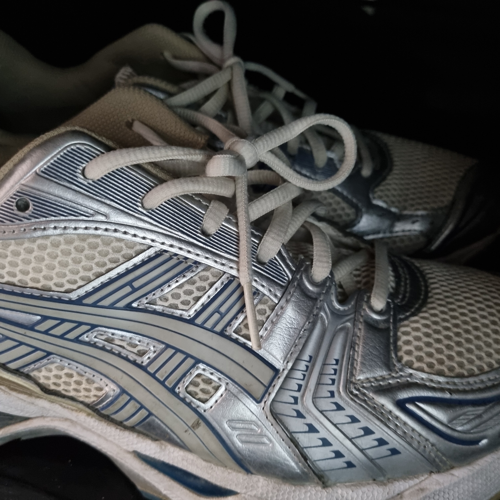 Asics Gel-Kayano 14 Cream Pure Silver 착용 스타일