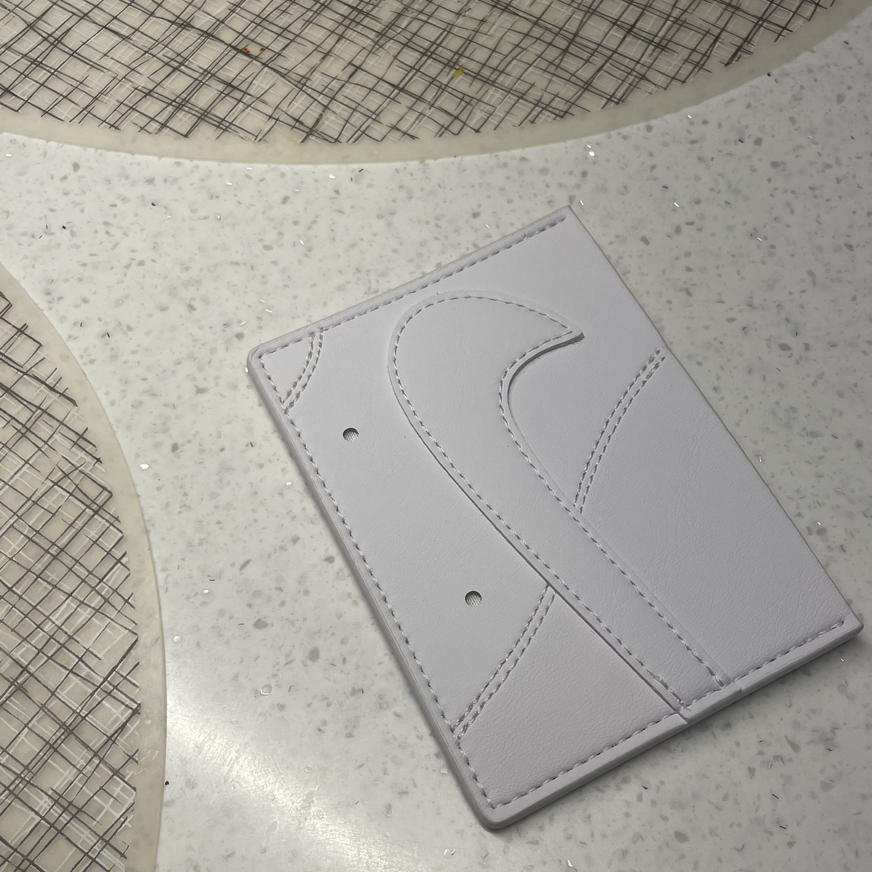 Nike Icon Air Force 1 Card Wallet White 착용 스타일
