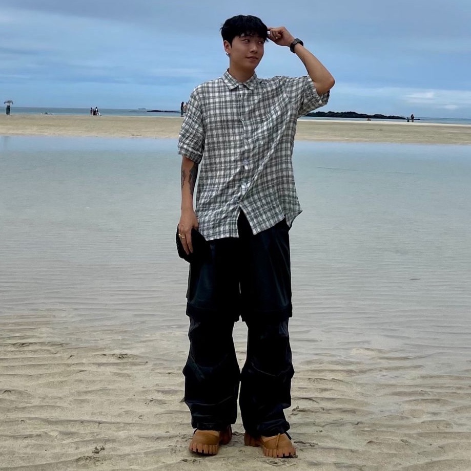 Millo Archive Ombre Check Half Shirts Graish Green 착용 스타일