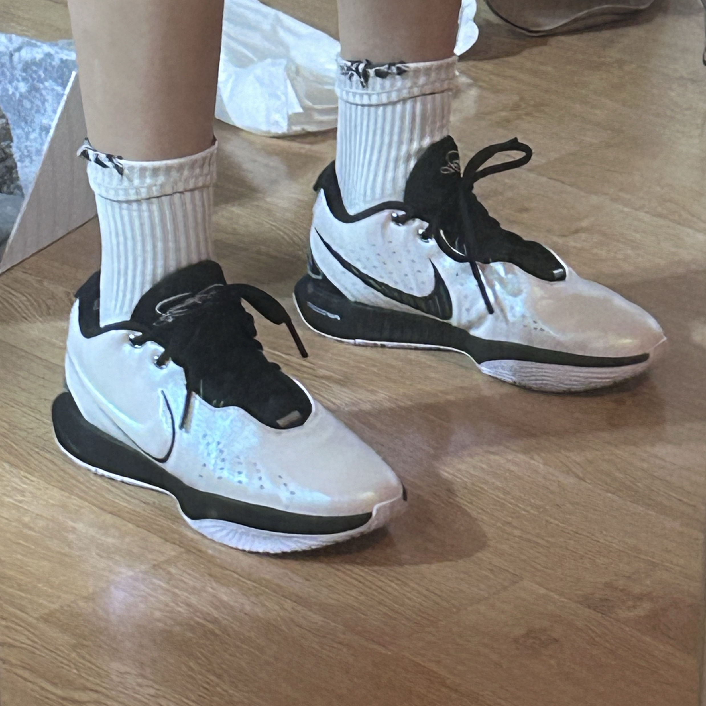 Nike Lebron 21 EP Conchiolin White Bicoastal 착용 스타일 - 3