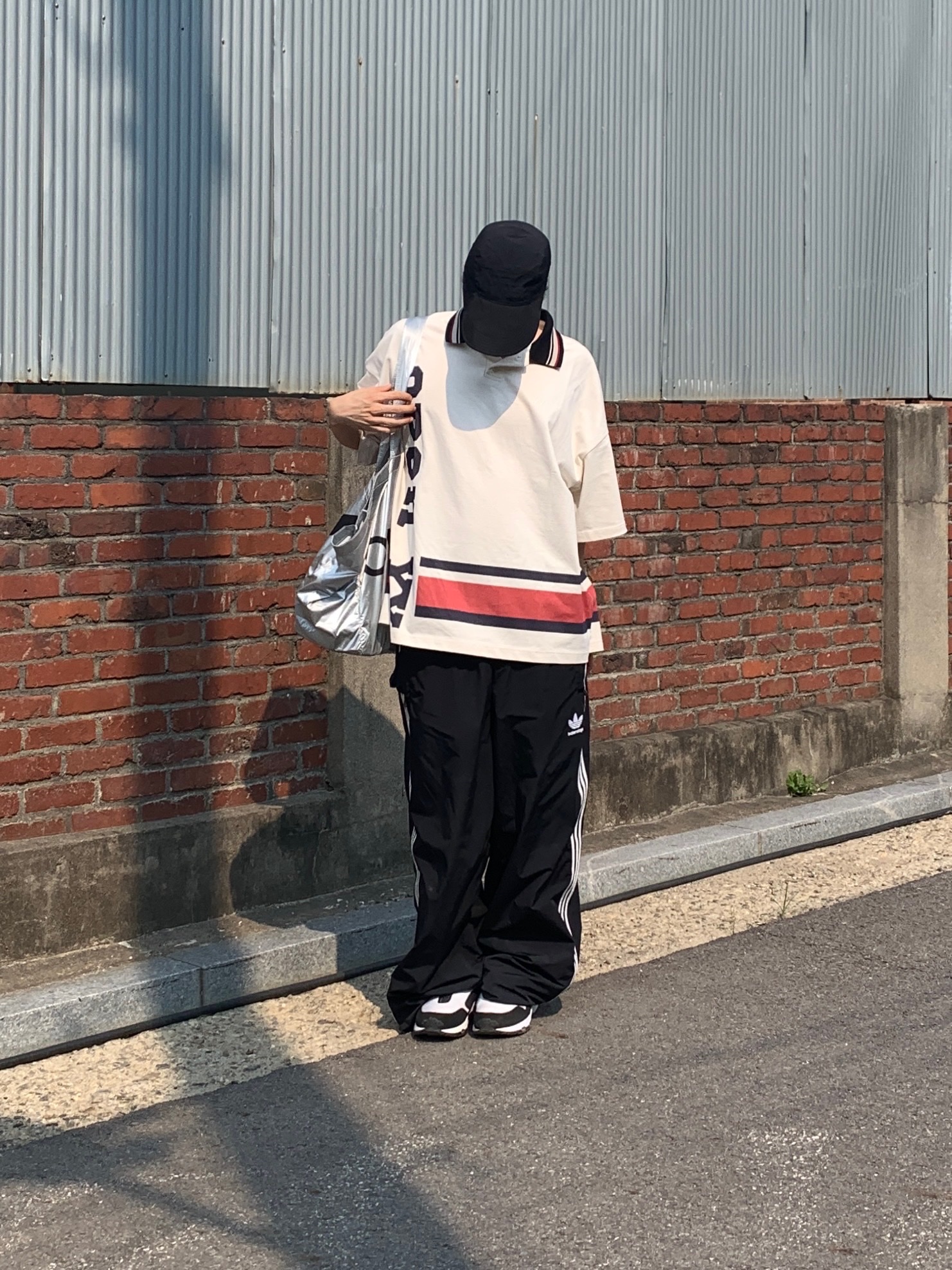 Nike x Comme des Garcons Homme Plus Air Max Sunder SP White Black, Balenciaga x Adidas Tracksuit Trousers Black 착용 스타일 - 3