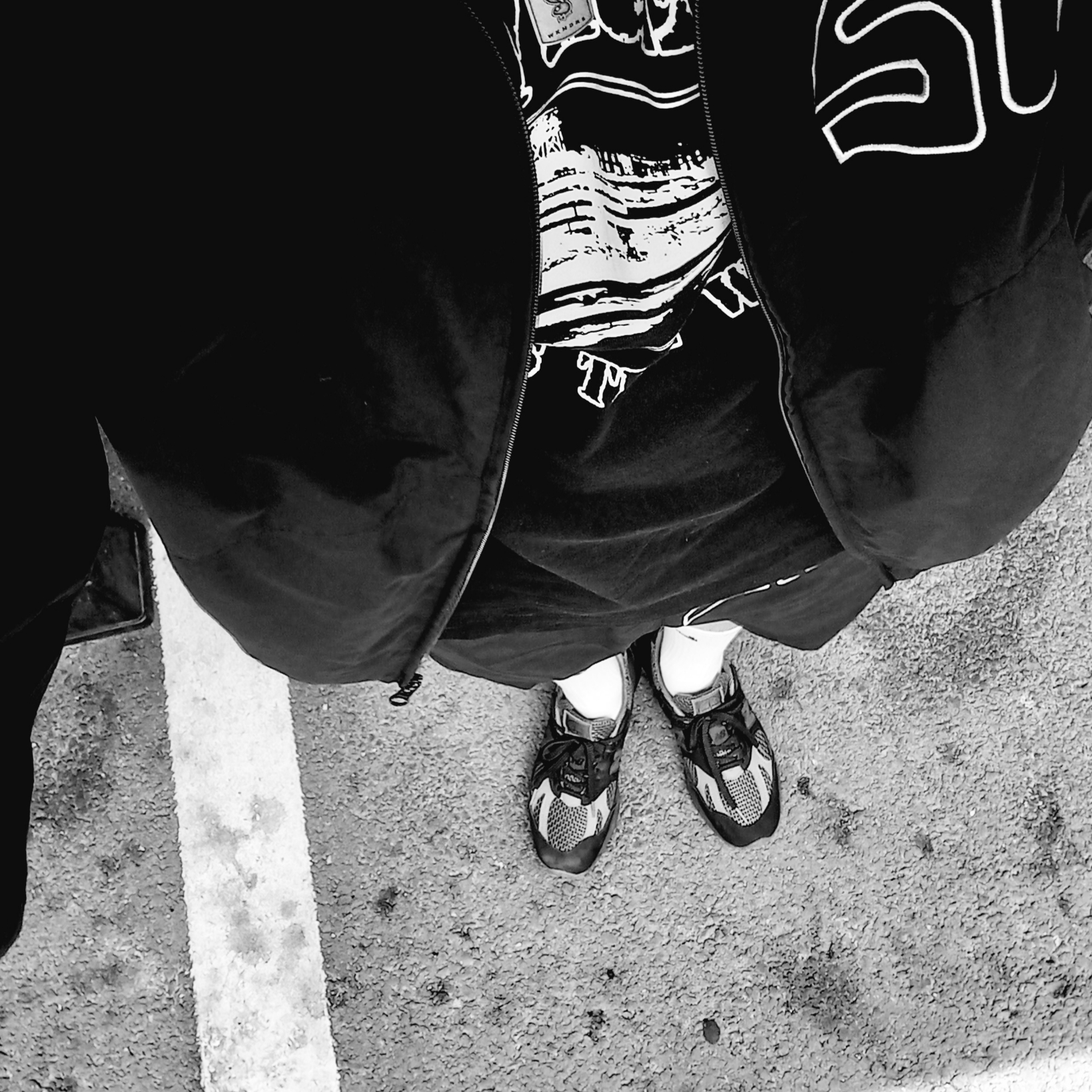 Supreme Curve Track Jacket Black - 24SS, Supreme Curve Nylon Short Black - 24SS 착용 스타일 - 6