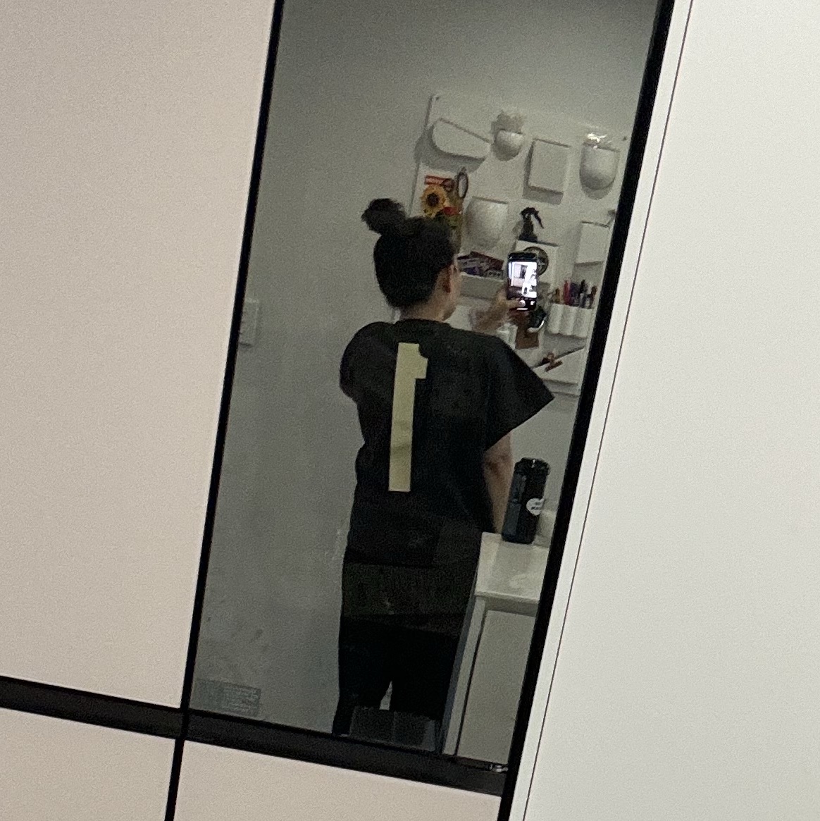 Yeezy One Box T-Shirt Black 착용 스타일 - 2