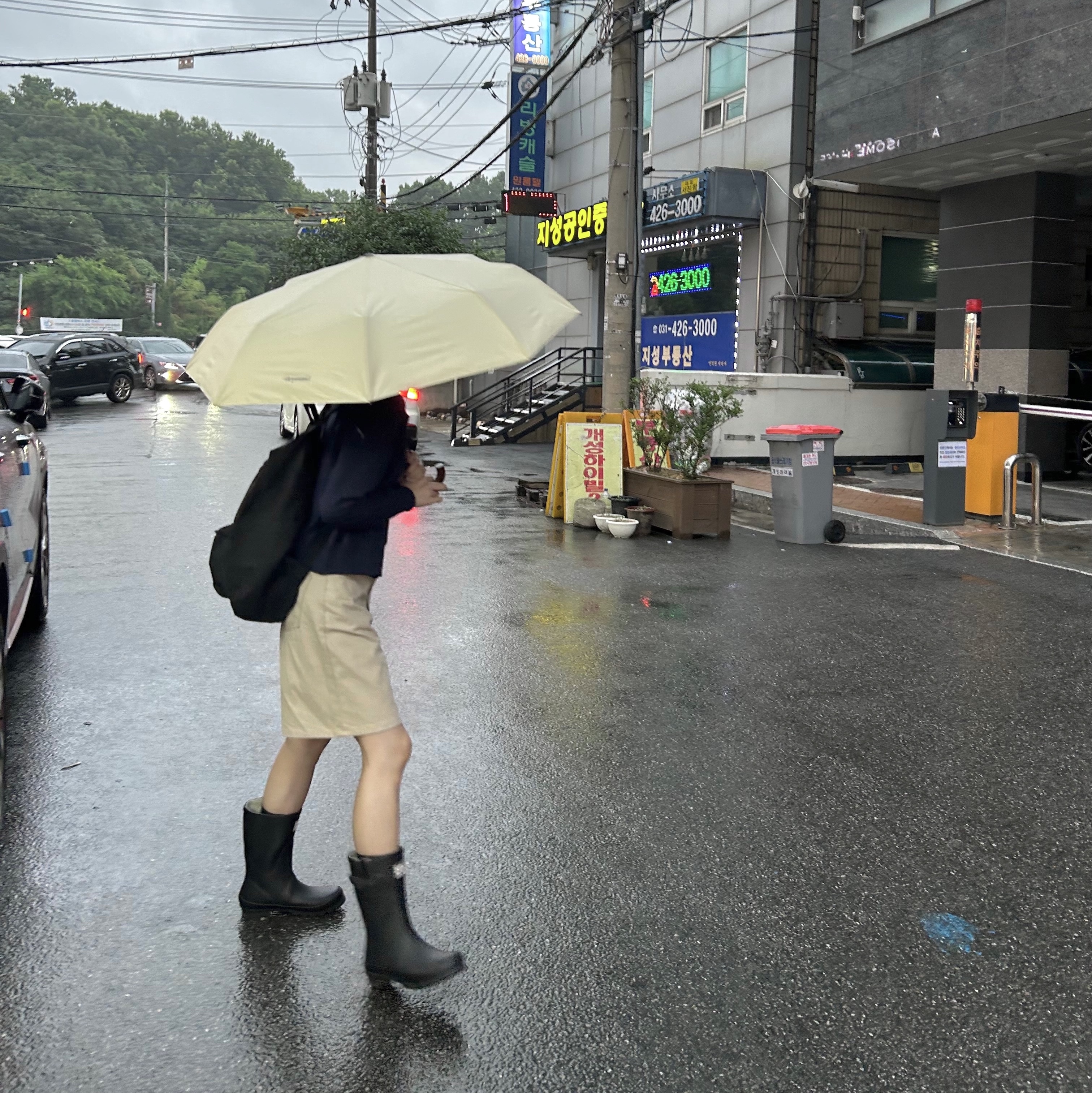 (W) Rockfishweatherwear Original Short Rain Boots Black 착용 스타일