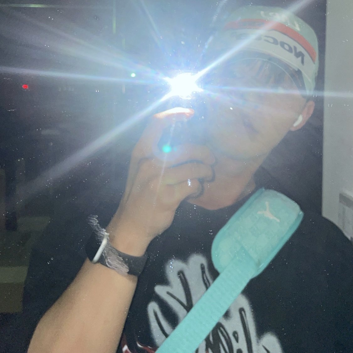 Nike x Drake Nocta x Kar L'Art De L'Automobile Drx Hat Enamel Green, Jordan x Travis Scott T-Shirt Black - Asia 착용 스타일