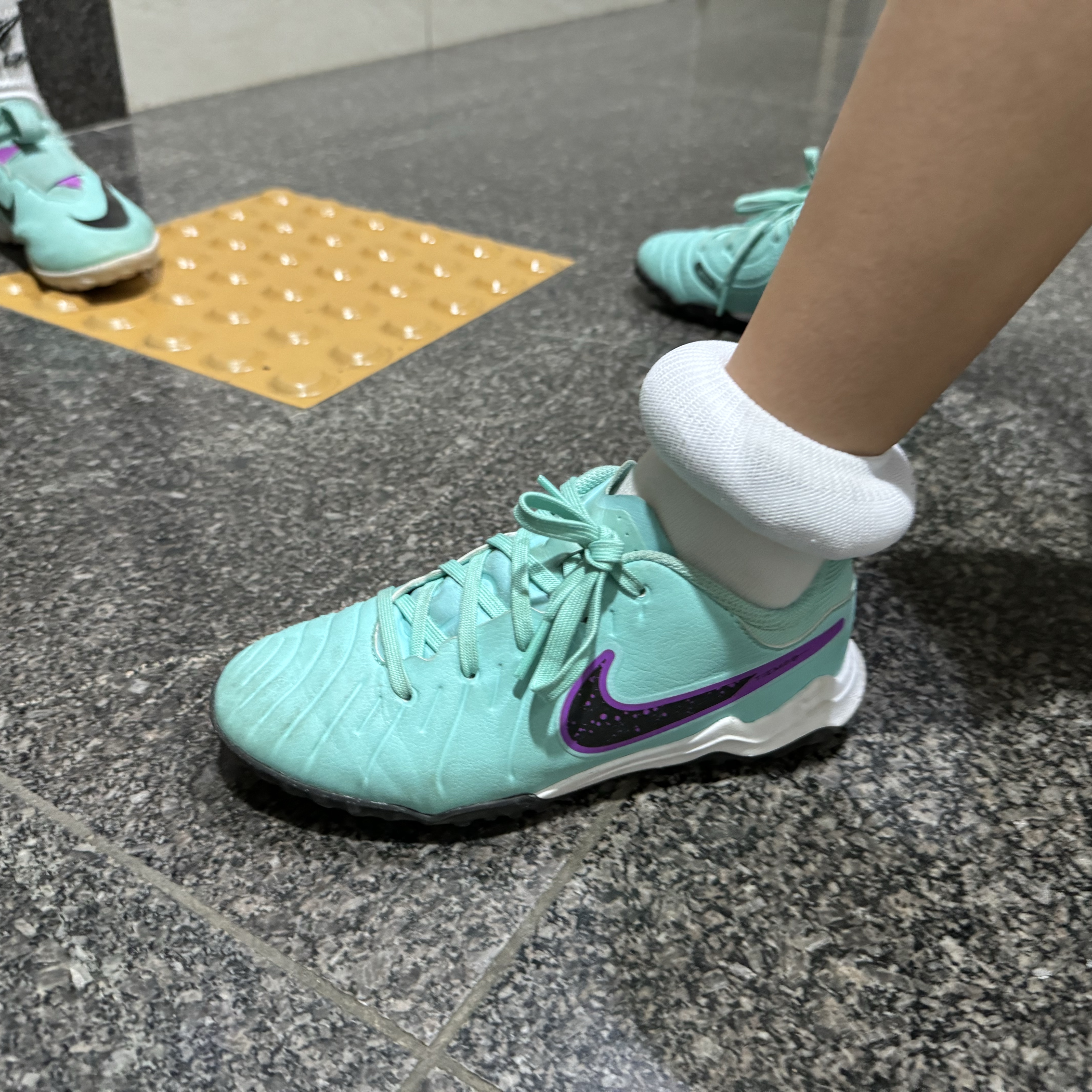 (JR) Nike Tiempo Legend 10 Academy TF Hyper Turquoise 착용 스타일