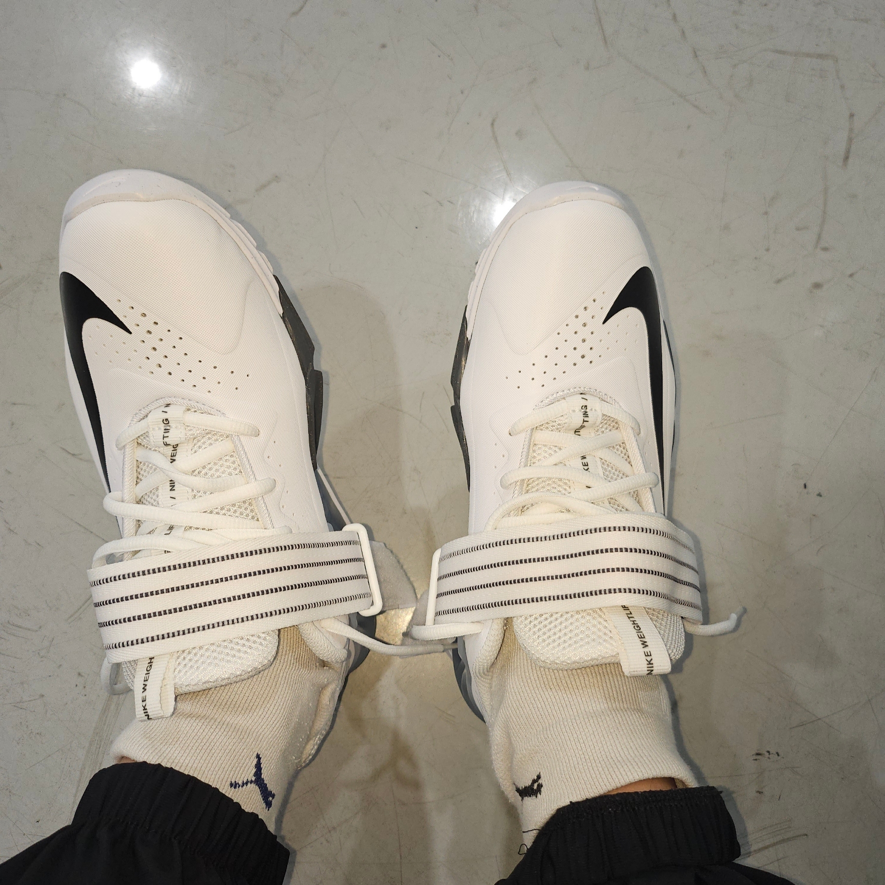 Nike Savaleos White Iron Grey 착용 스타일 - 3