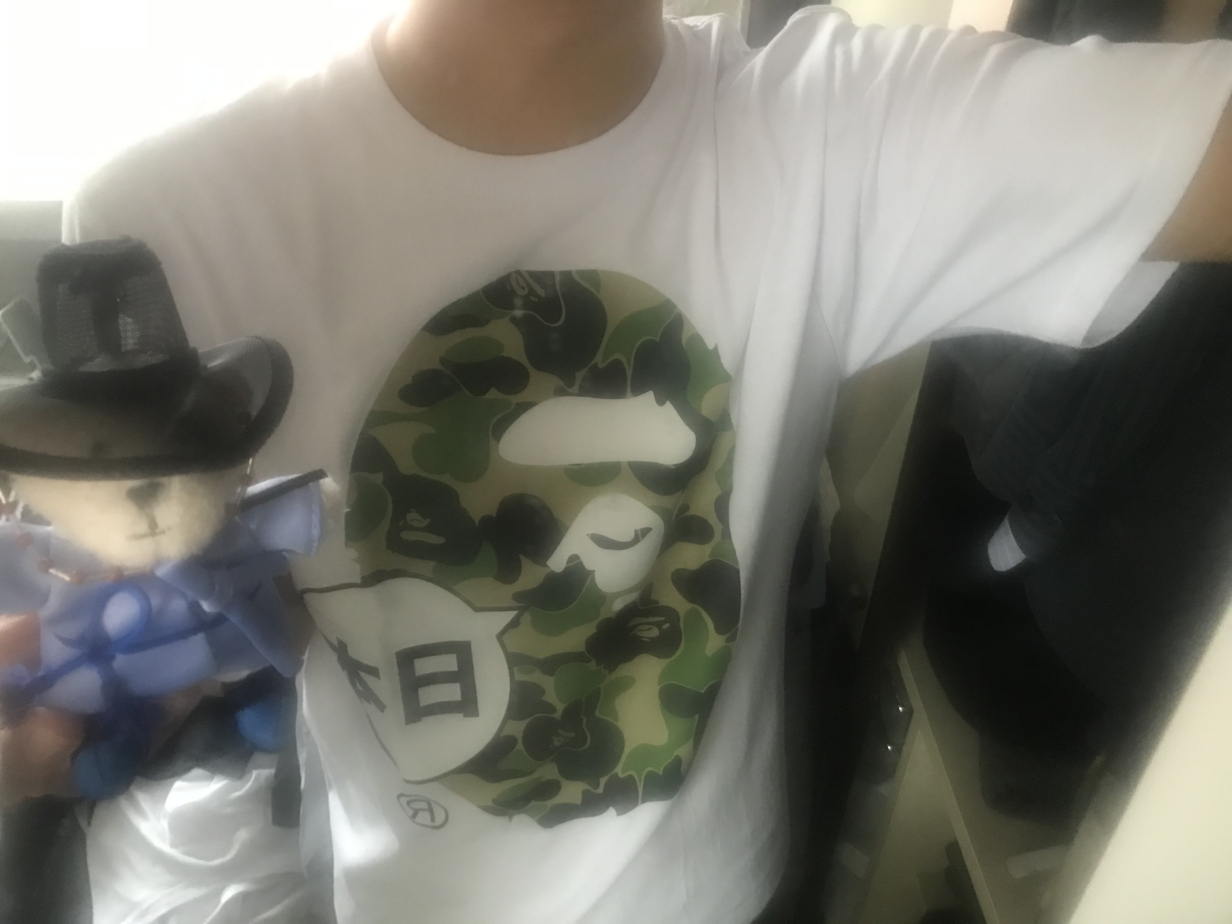 BAPE Japan Big Ape Head City T-Shirt White, Starbucks Hojakdo Bearista Keychain 착용 스타일 - 2