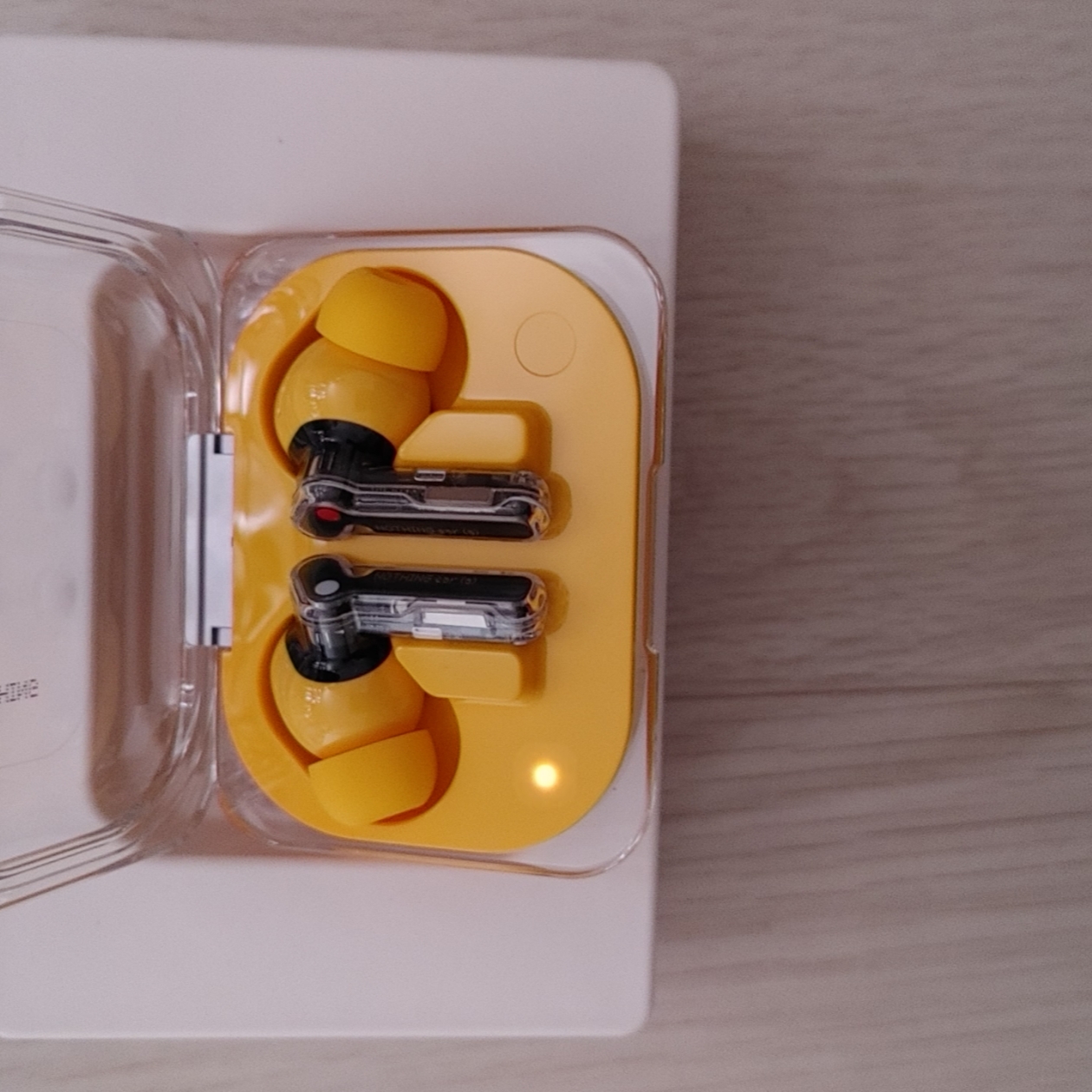 Nothing Ear (a) Yellow 착용 스타일 - 1