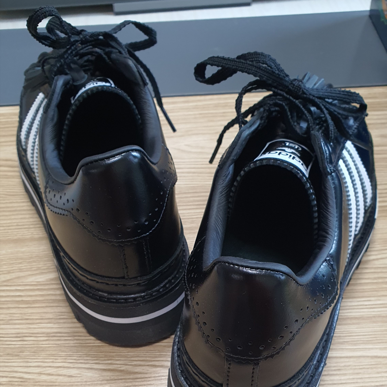 Adidas x Clot Superstar Core Black Cloud White 착용 스타일 - 3