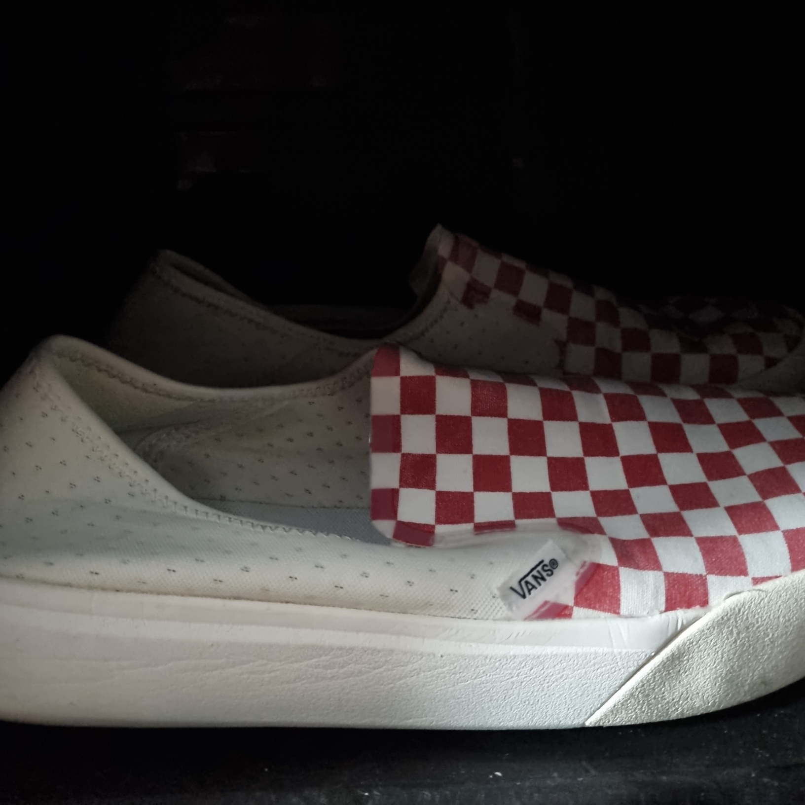 Vans ComfyCush One Checkerboard Racing Red Marshmallow 착용 스타일