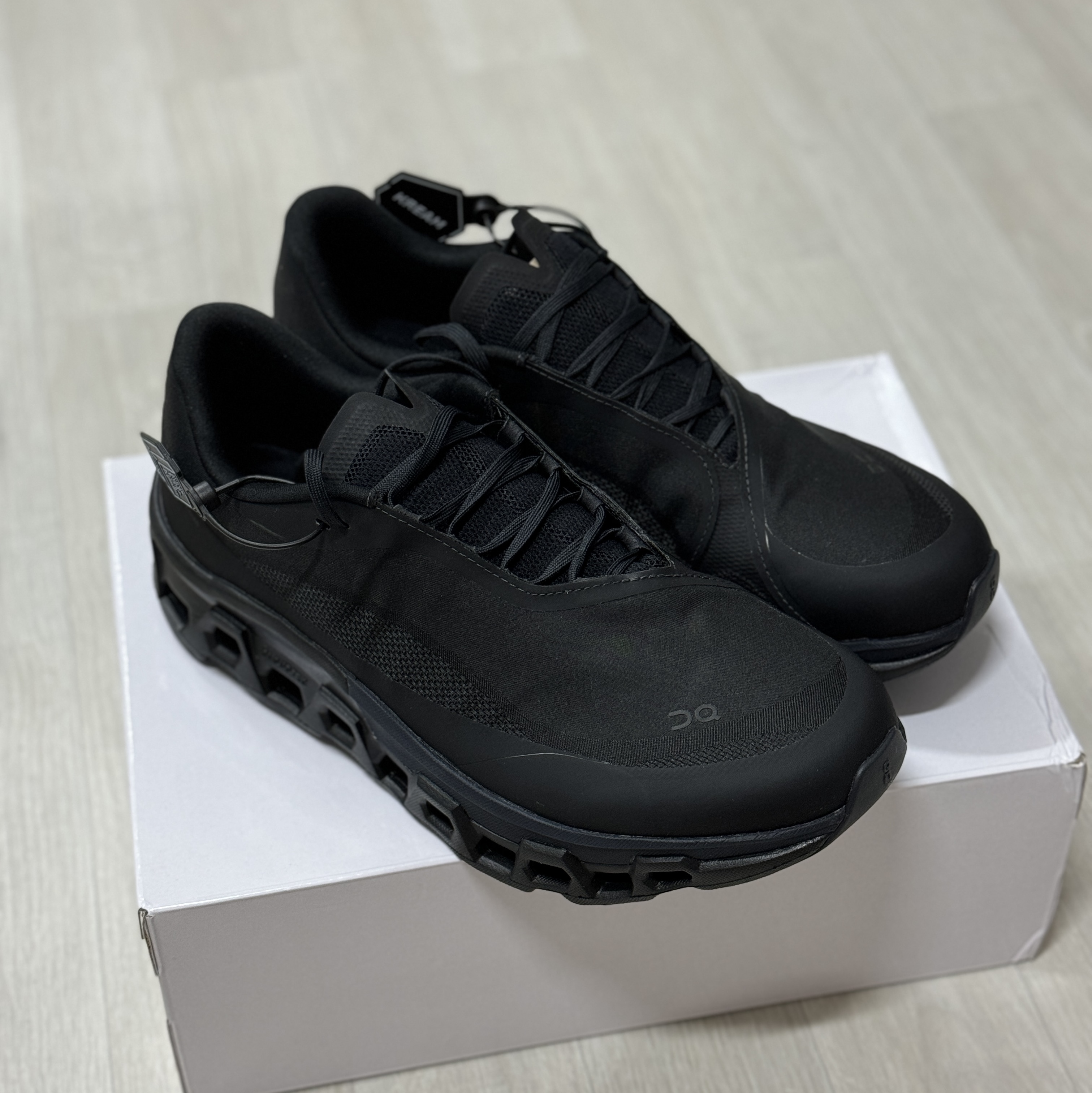 On Running x Post Archive Faction (Paf) Cloudmonster 2 Black Magnet 착용 스타일