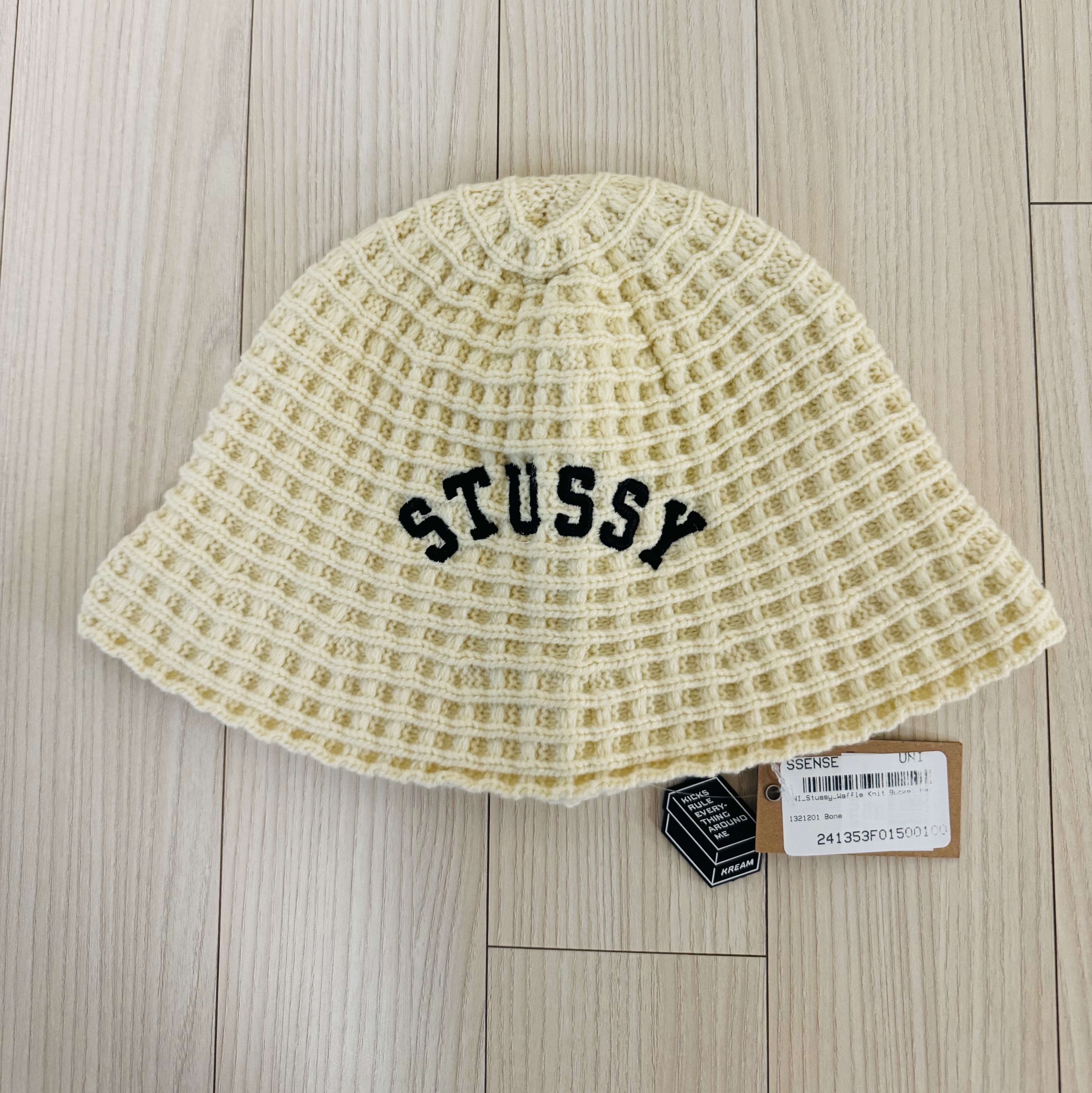 Stussy Bucket Hat Waffle Knit Bone 착용 스타일