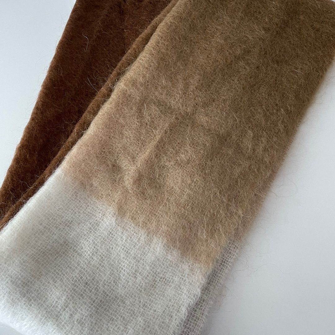 Ganni Two-Tone Mohair Blend Muffler Multicolour, Ganni Cable Scarf Egret 착용 스타일 - 2
