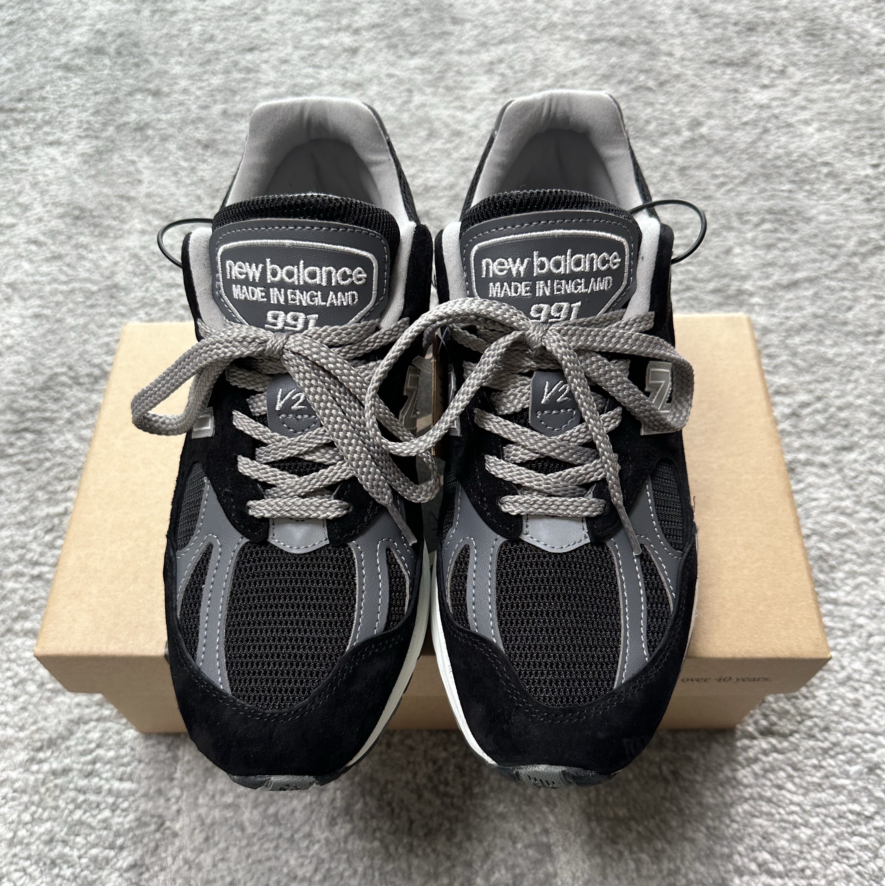 New Balance 991v2 Made in UK Black 착용 스타일 - 4