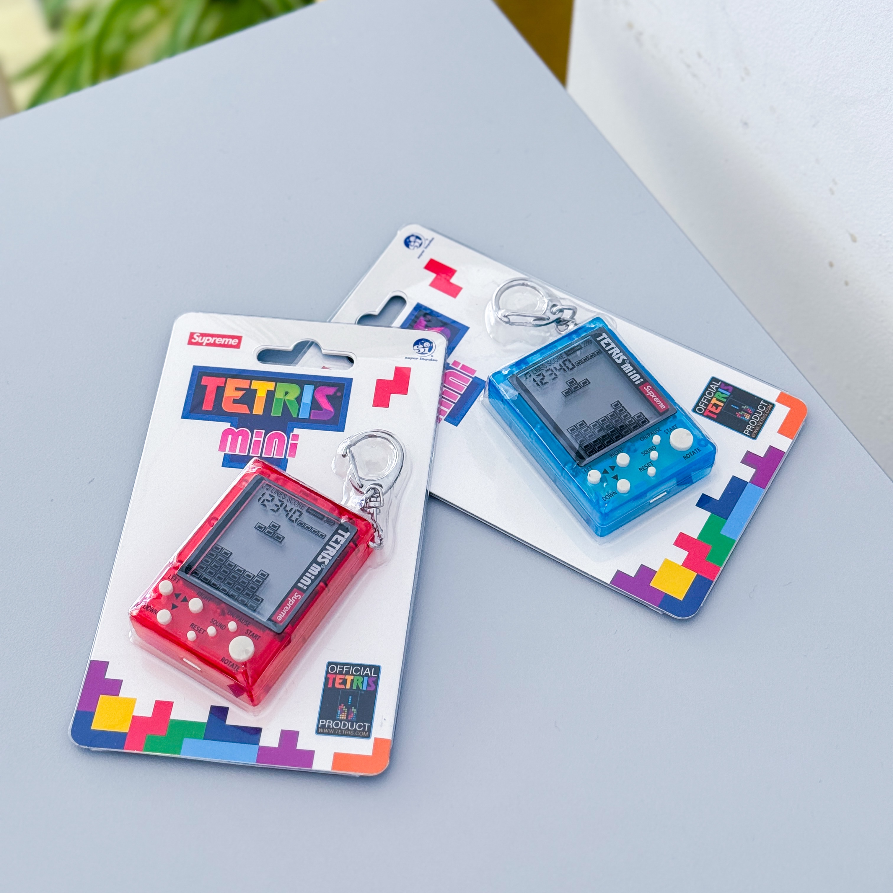 Supreme x Tetris Mini Red - 24SS (Korean Ver.), Supreme x Tetris Mini Blue - 24SS (Korean Ver.) 착용 스타일