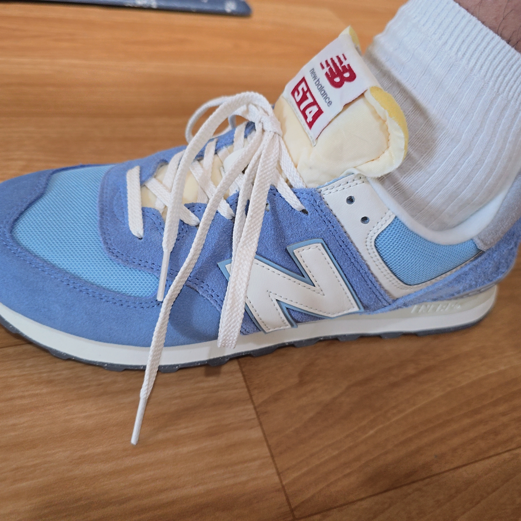 New Balance 574 Blue Laguna Sea Salt 착용 스타일