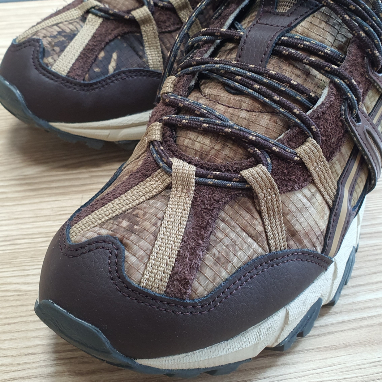 Asics Gel-Sonoma 15-50 Coffee Desert Camp 착용 스타일 - 2