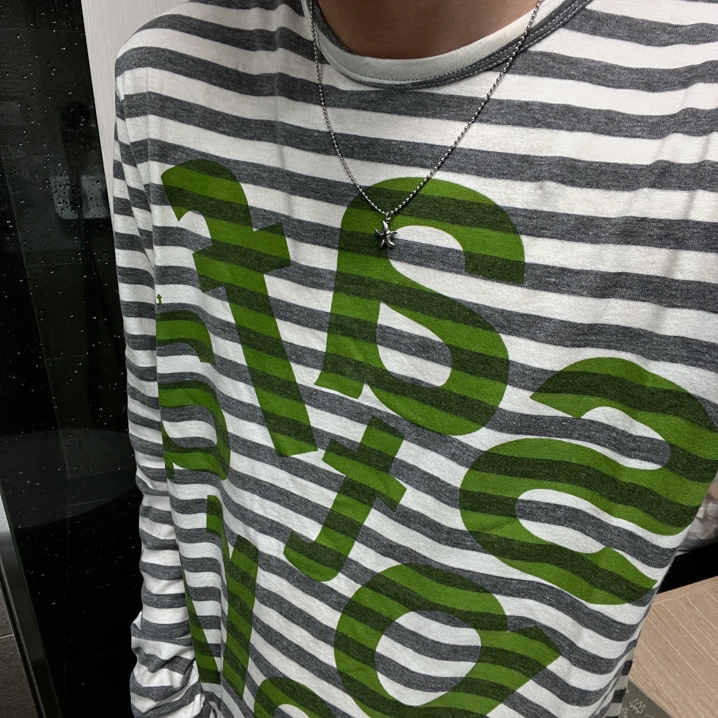 [KREAM 단독] Safarispot Ticketing Stripe Border Tee Gray, [예약 배송][KREAM 단독] Safarispot Basic Safari T-Shirt White 착용 스타일 - 1
