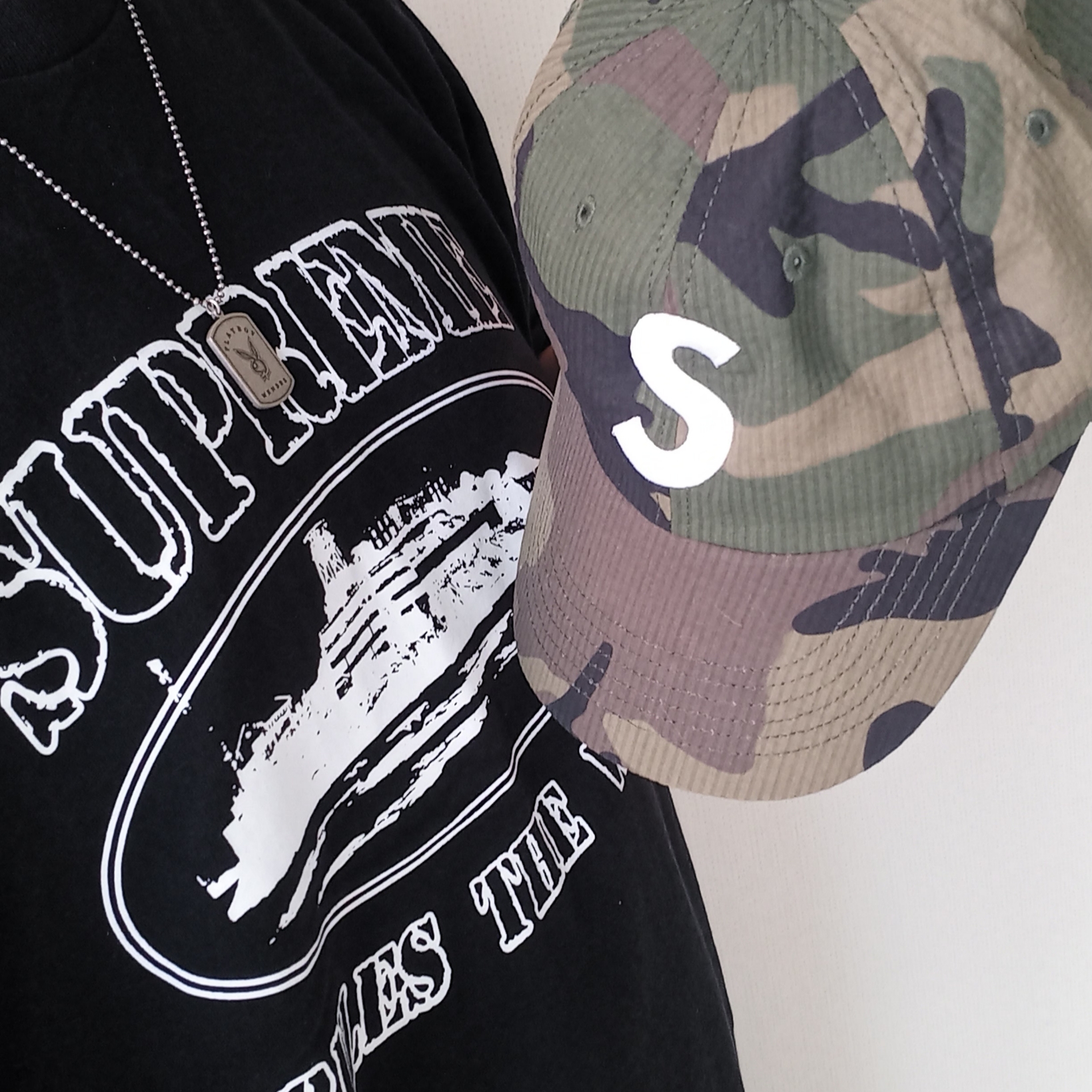 New Balance x Stone Island 991v2 Made in UK Black Olive Night, Supreme x Corteiz Rules The World T-Shirt Black - 23FW 착용 스타일 - 2