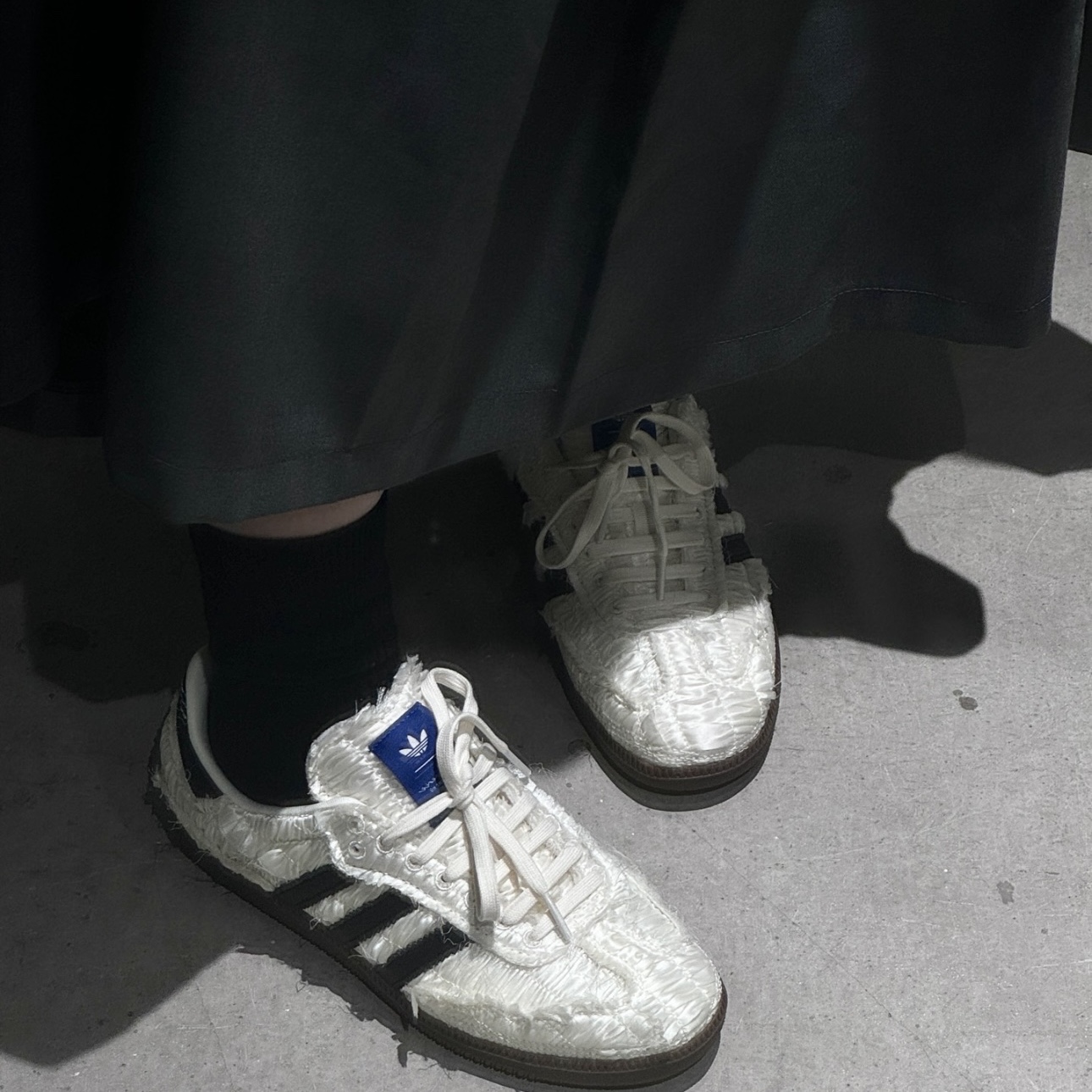 Adidas x Caroline Hu Samba Satin Off White 착용 스타일 - 2