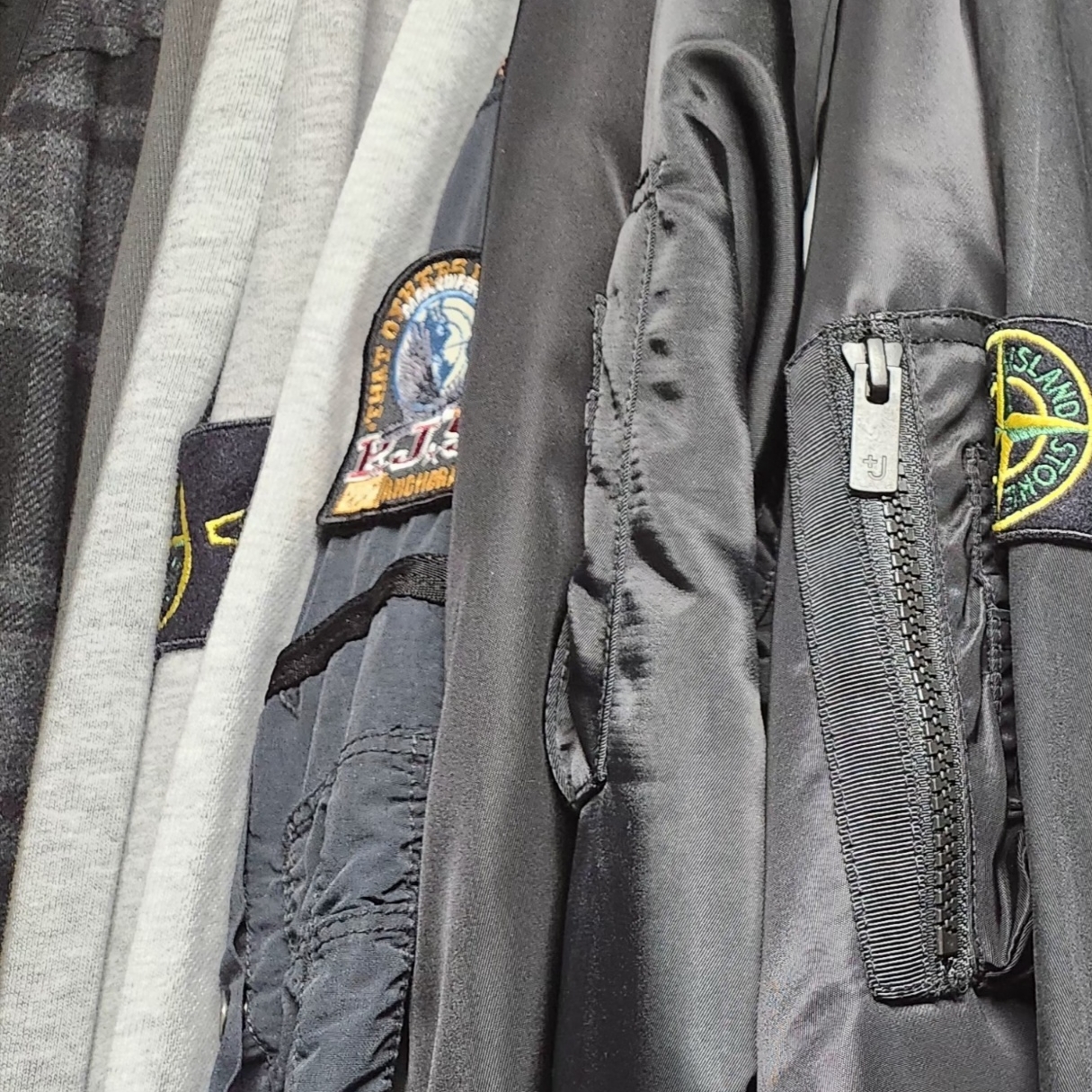 Stone Island 64251 Garment Dyed Cotton Fleece Full Zip Hooded Sweatshirt Dust Melange - 23FW 착용 스타일