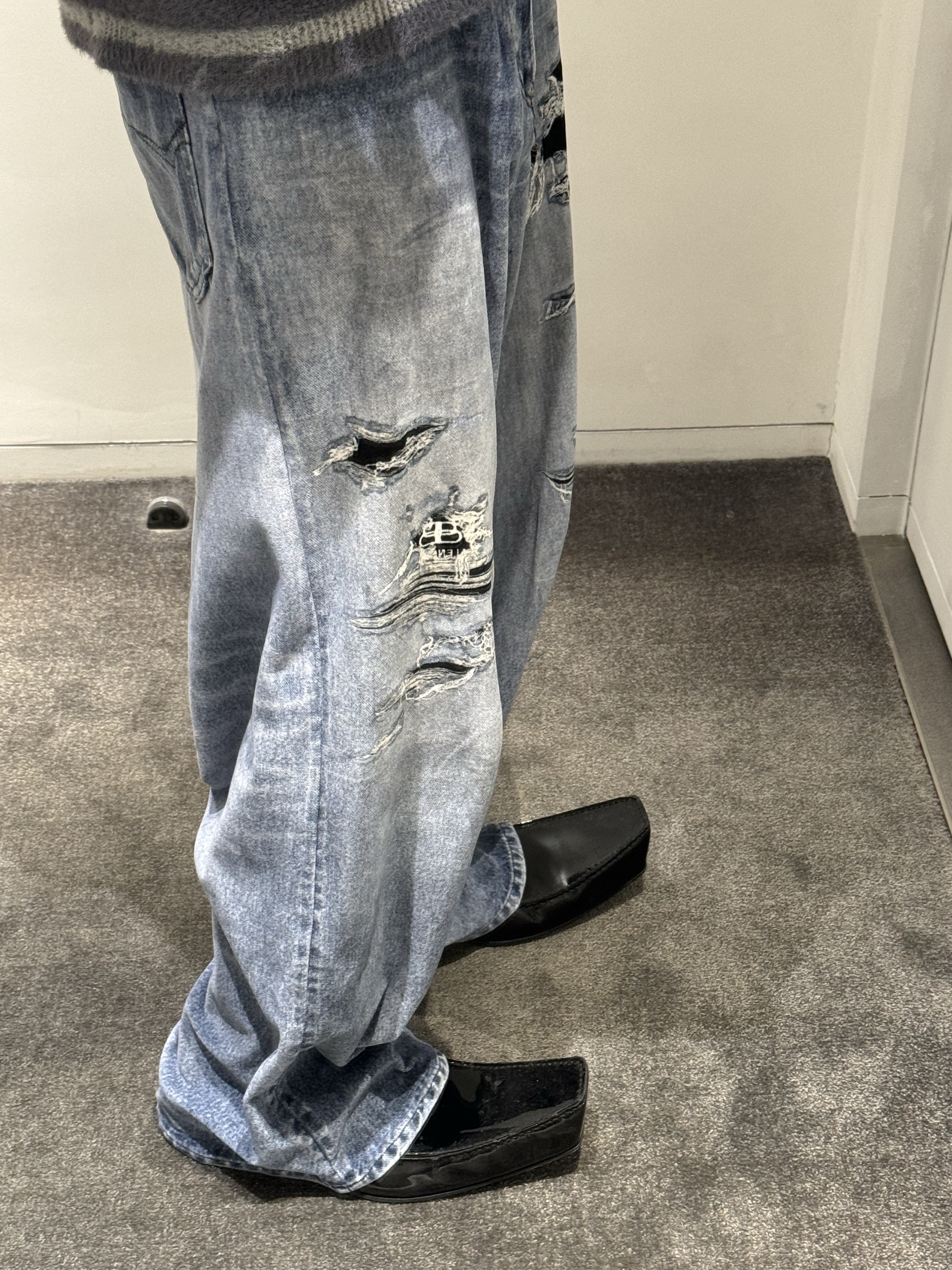 Balenciaga Romeo Mule Black 착용 스타일 - 1