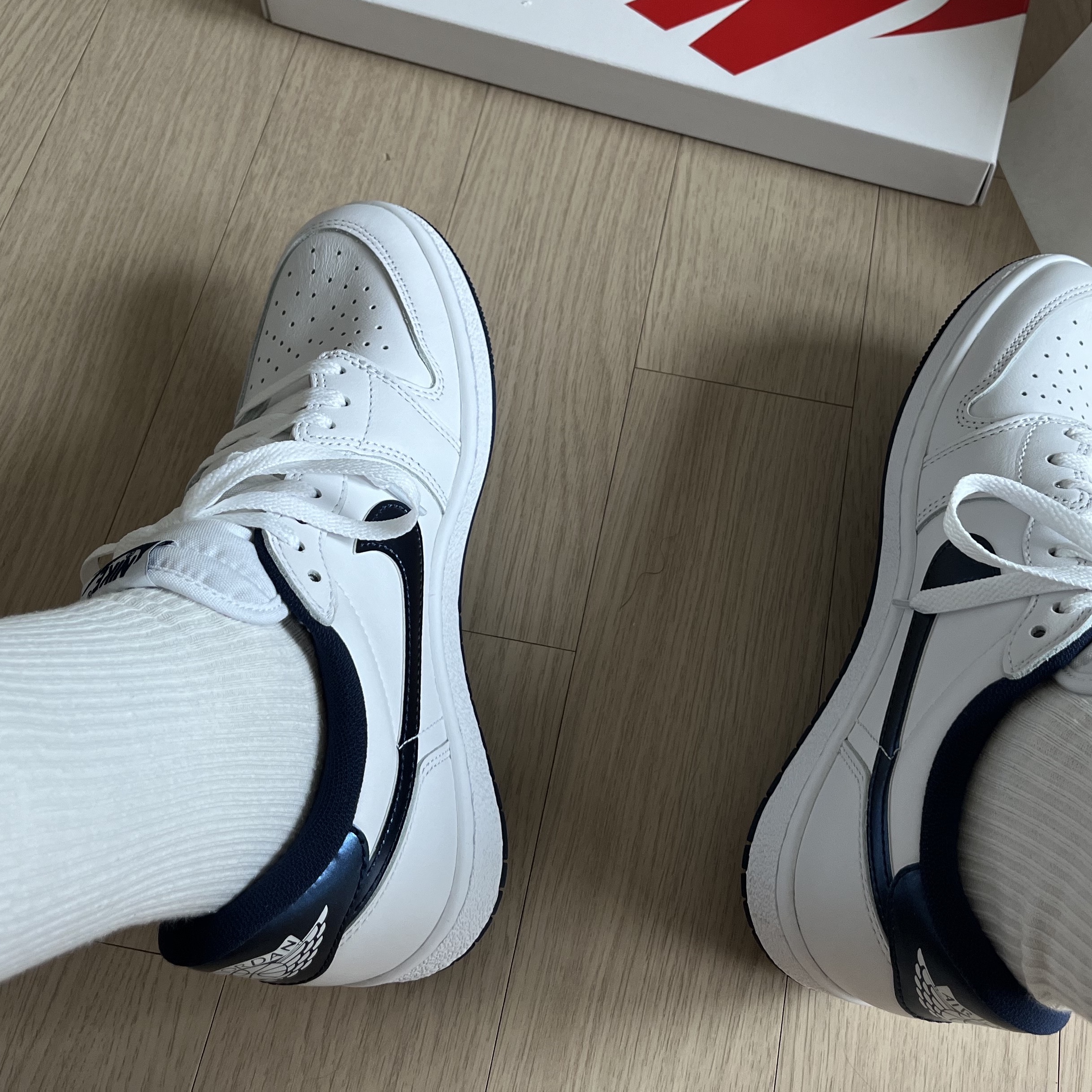 Jordan 1 Low 85 Summit White Navy 착용 스타일 - 3