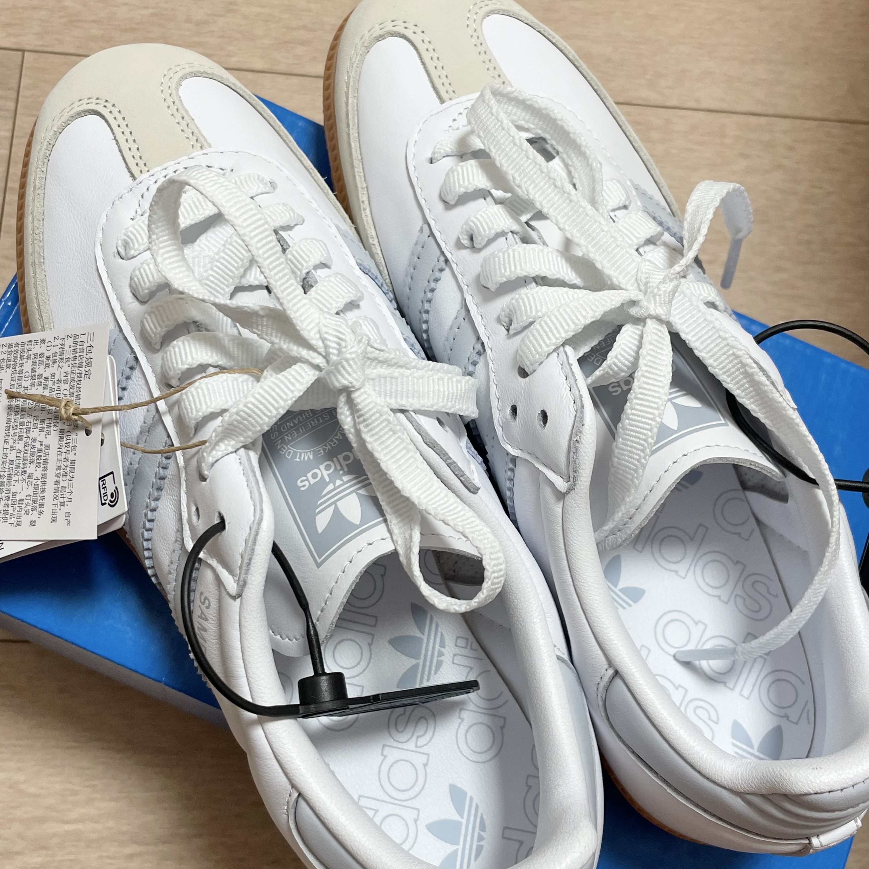 (W) Adidas Samba OG Cloud White Halo Blue 착용 스타일