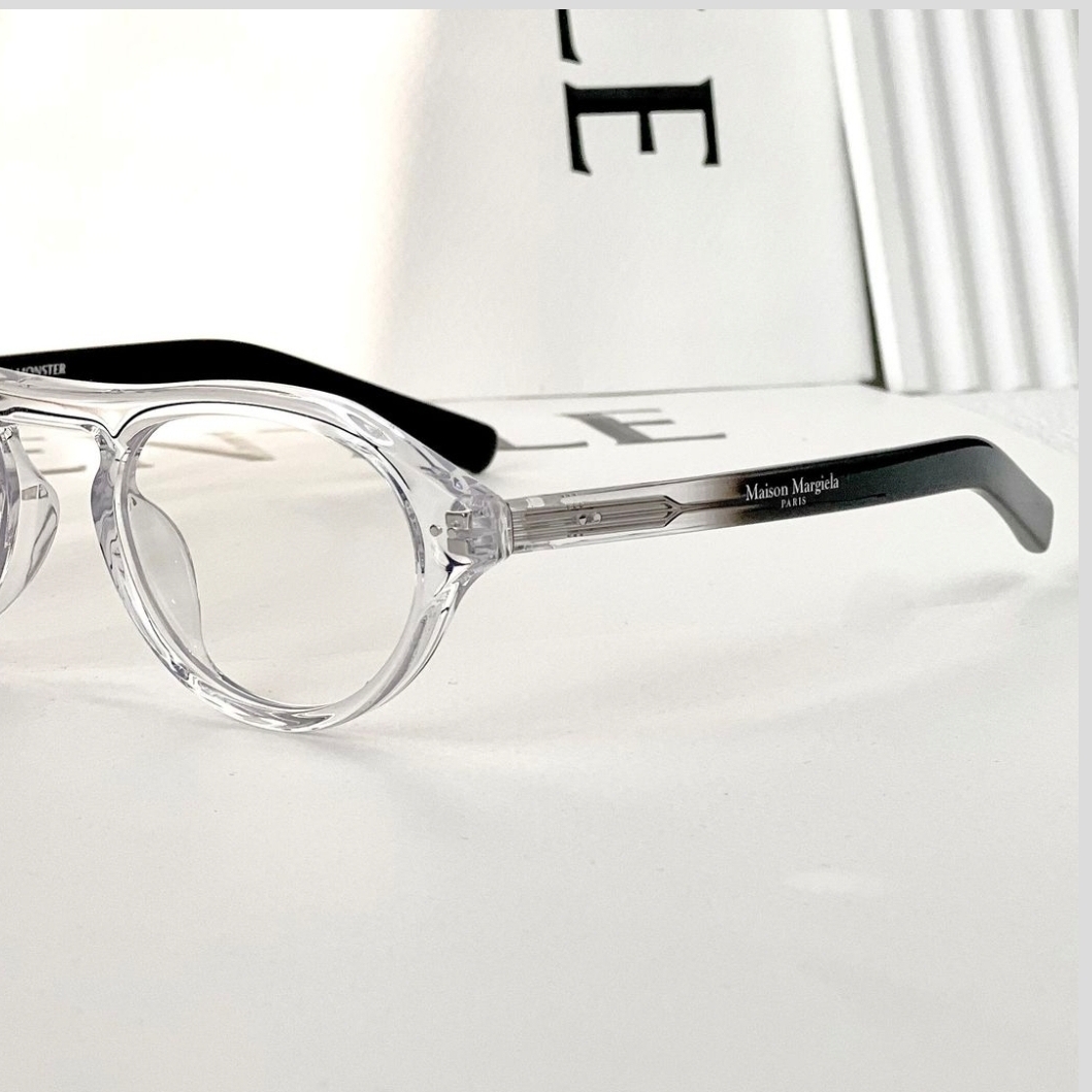 Gentle Monster x Maison Margiela MM112 Translucent Clear 착용 스타일 - 8